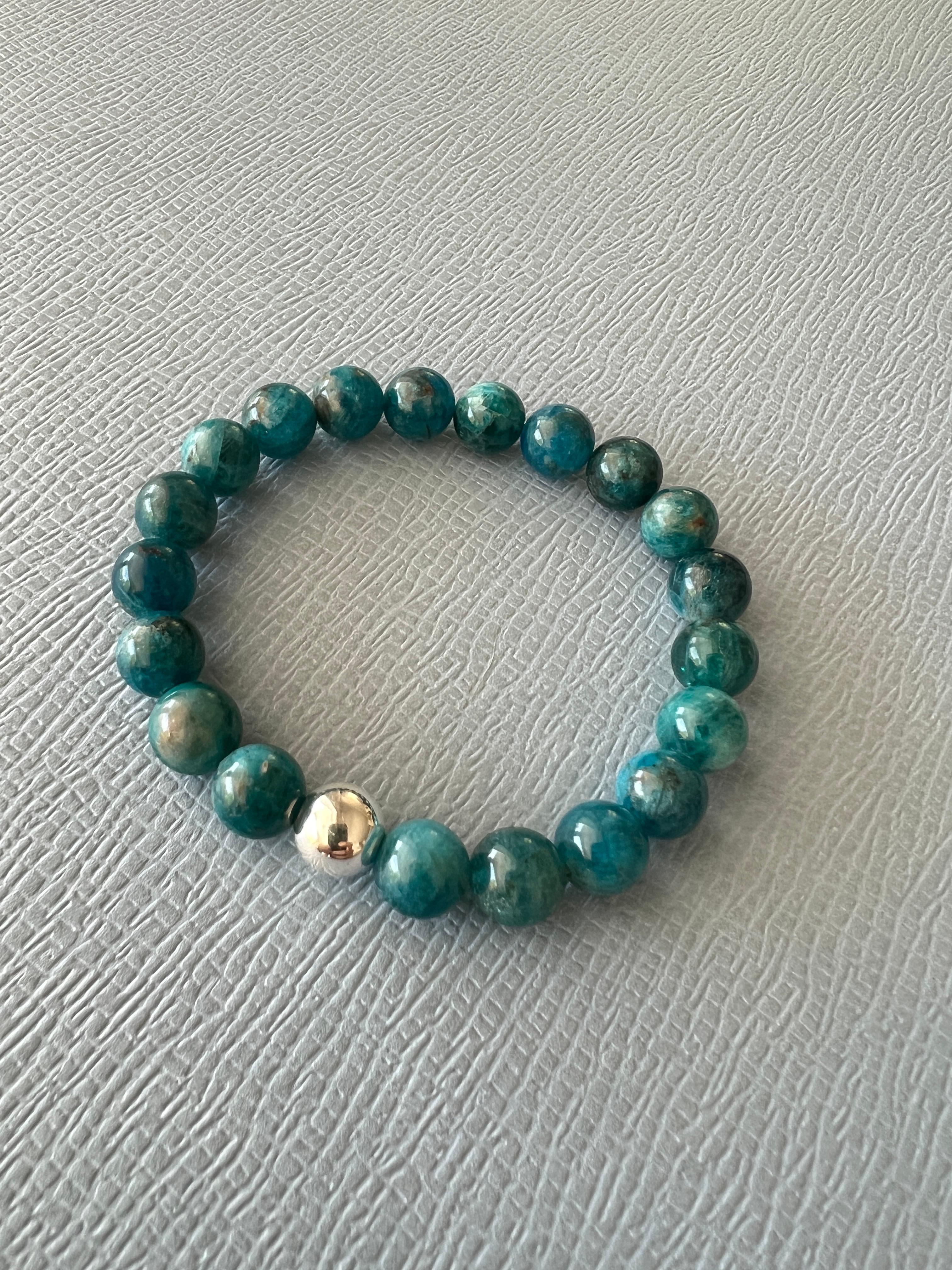 Blue Petroleum Apatite Round Bead Bracelet Silver J Dauphin In New Condition For Sale In Los Angeles, CA