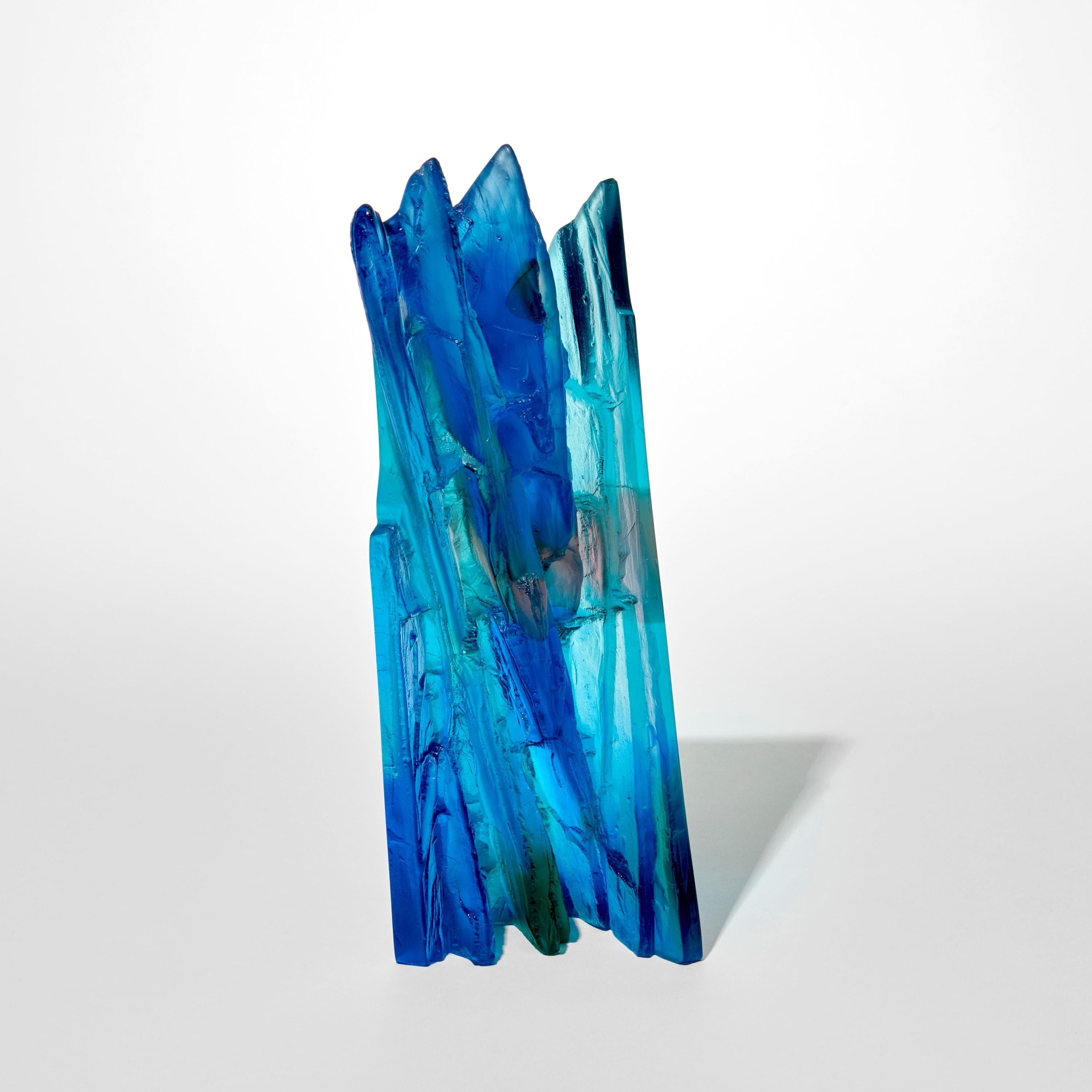 Organico moderno Blue, Aqua & Pink Cliff, una scultura in vetro fuso di Crispian Heath in vendita