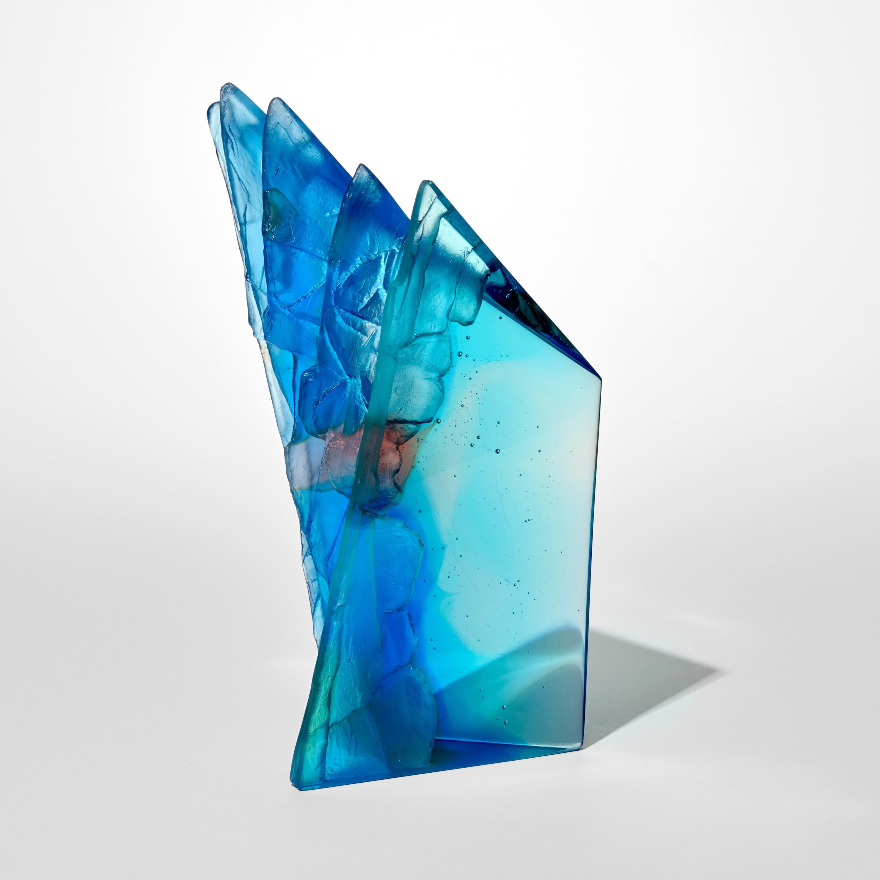 Britannico Blue, Aqua & Pink Cliff, una scultura in vetro fuso di Crispian Heath in vendita