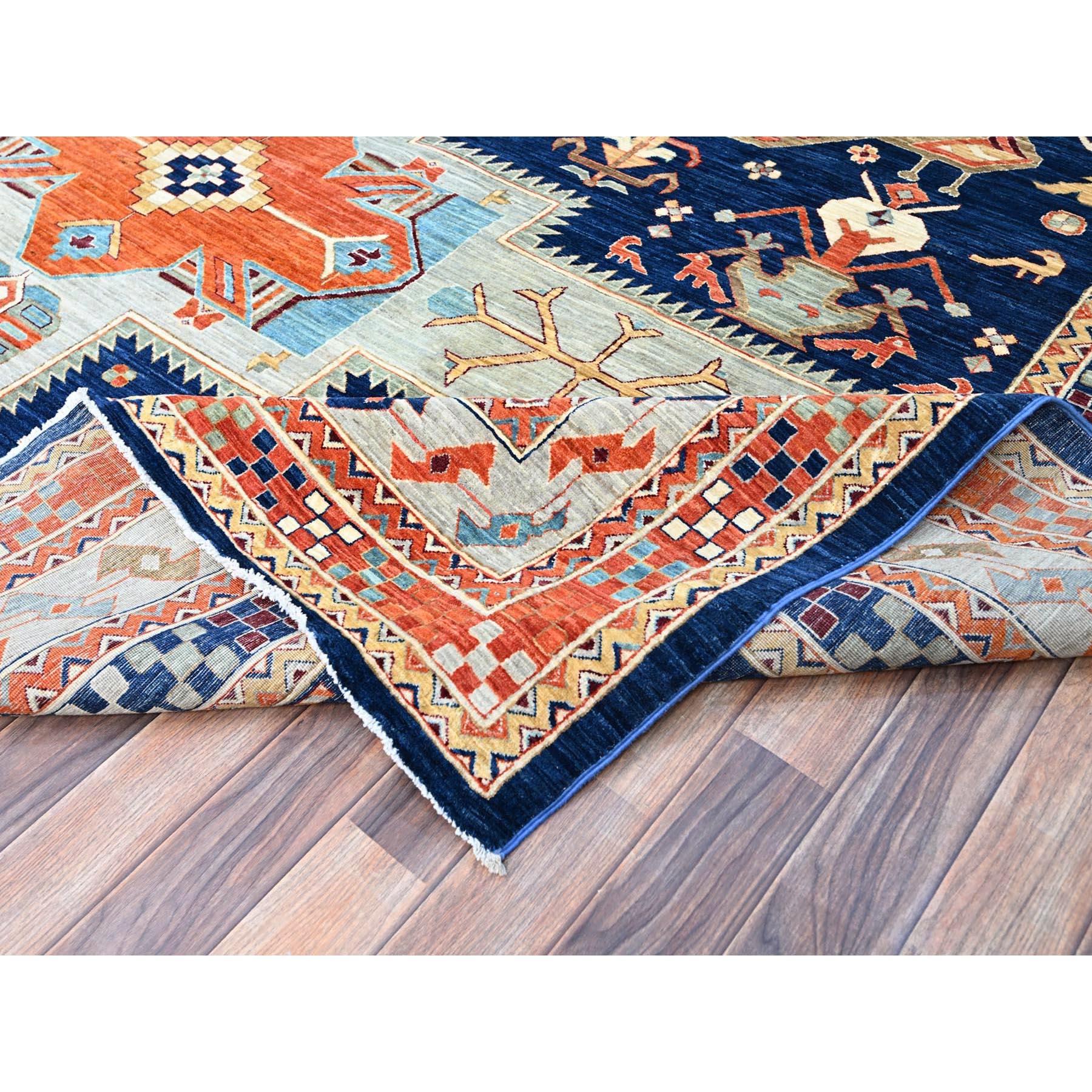 Alfombra azul de lana pura anudada a mano de diseño caucásico inspirado en Armenia 200 KPSI Siglo XXI y contemporáneo en venta