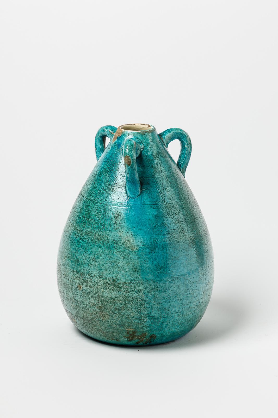 Nach dem Vorbild von Jean Besnard

Original Art Deco Keramikvase

Realisiert um 1930

Blaugrüne keramische Glasurfarbe

Maße: Höhe 29 cm

Groß 20 cm.