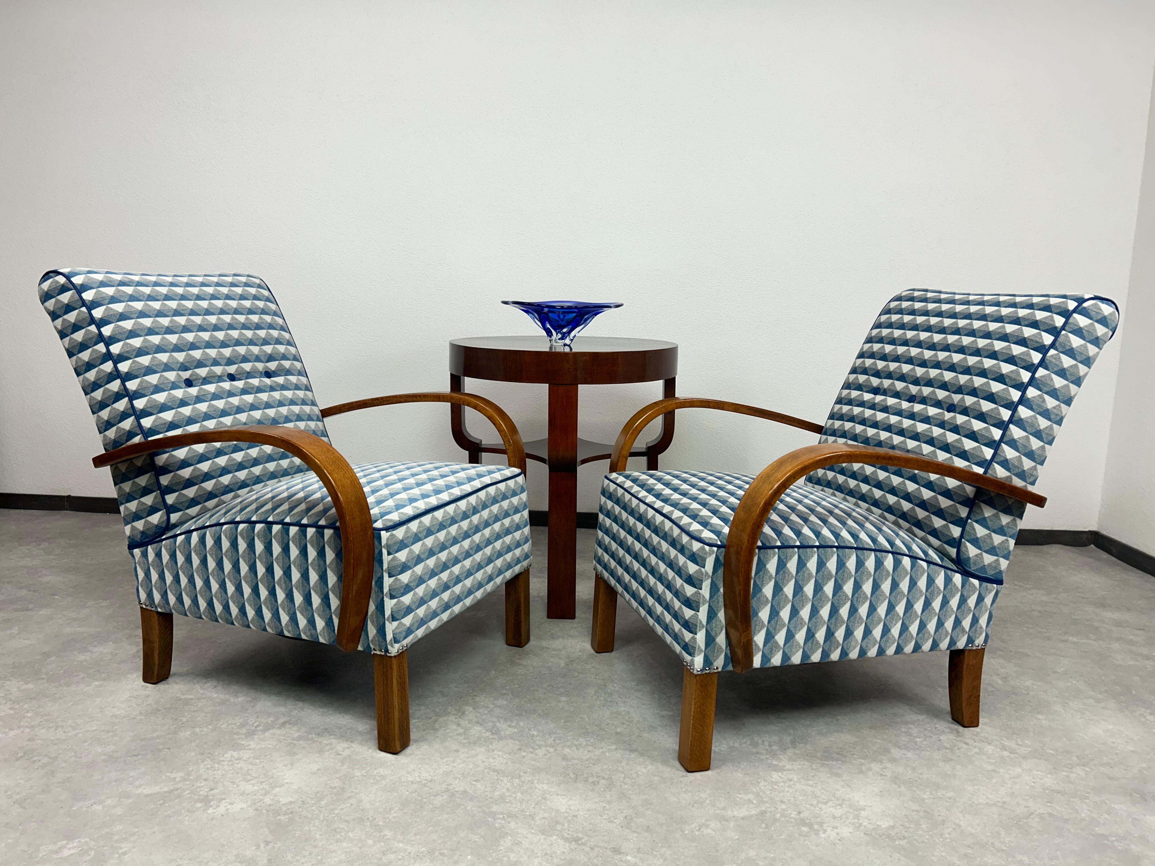 Sillones art déco azules de Jindřich Halabala. Teñido y repulido profesional.