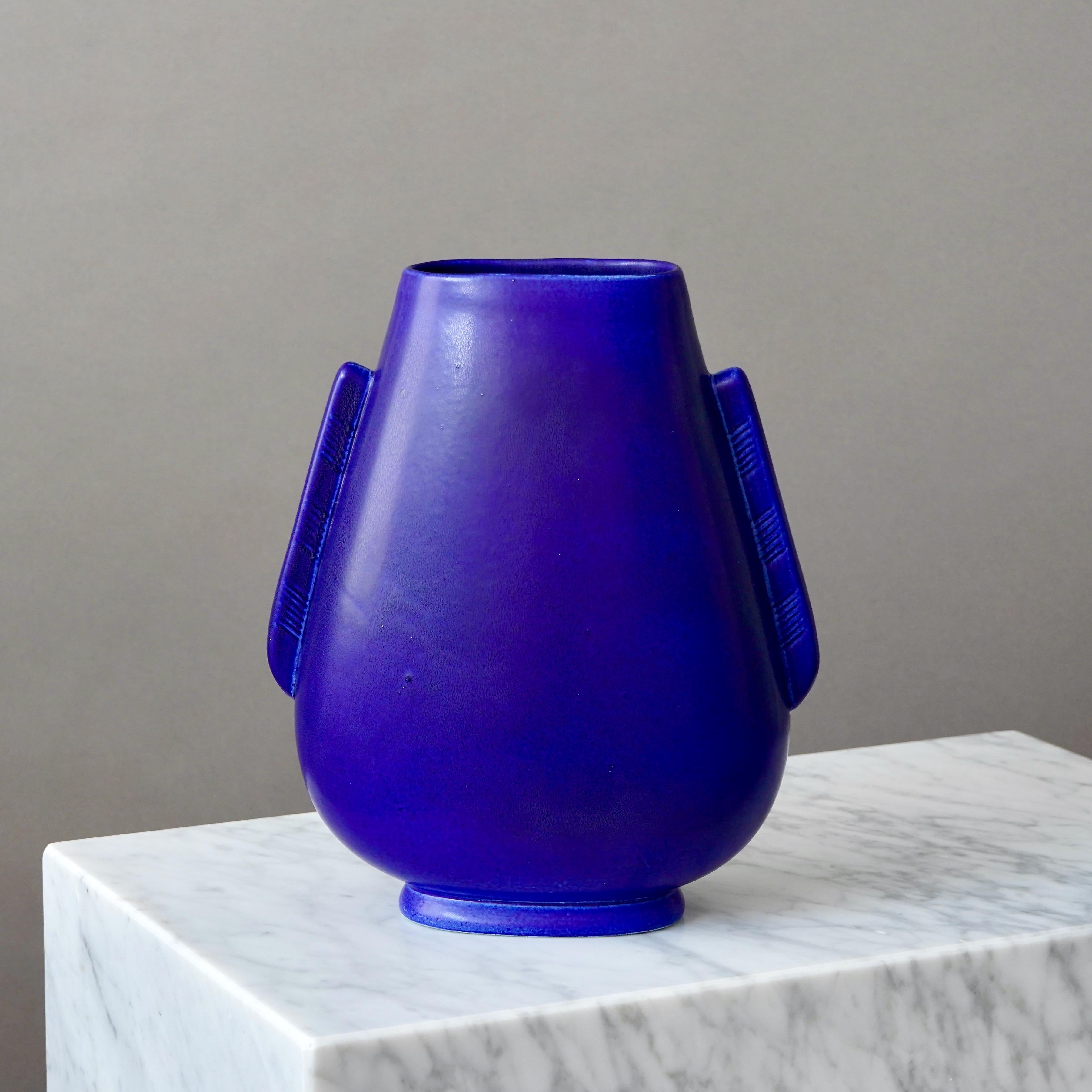 Art Déco Vaso in gres blu Art Deco di Gunnar Nylund per Rorstrand, Svezia, anni '40. in vendita