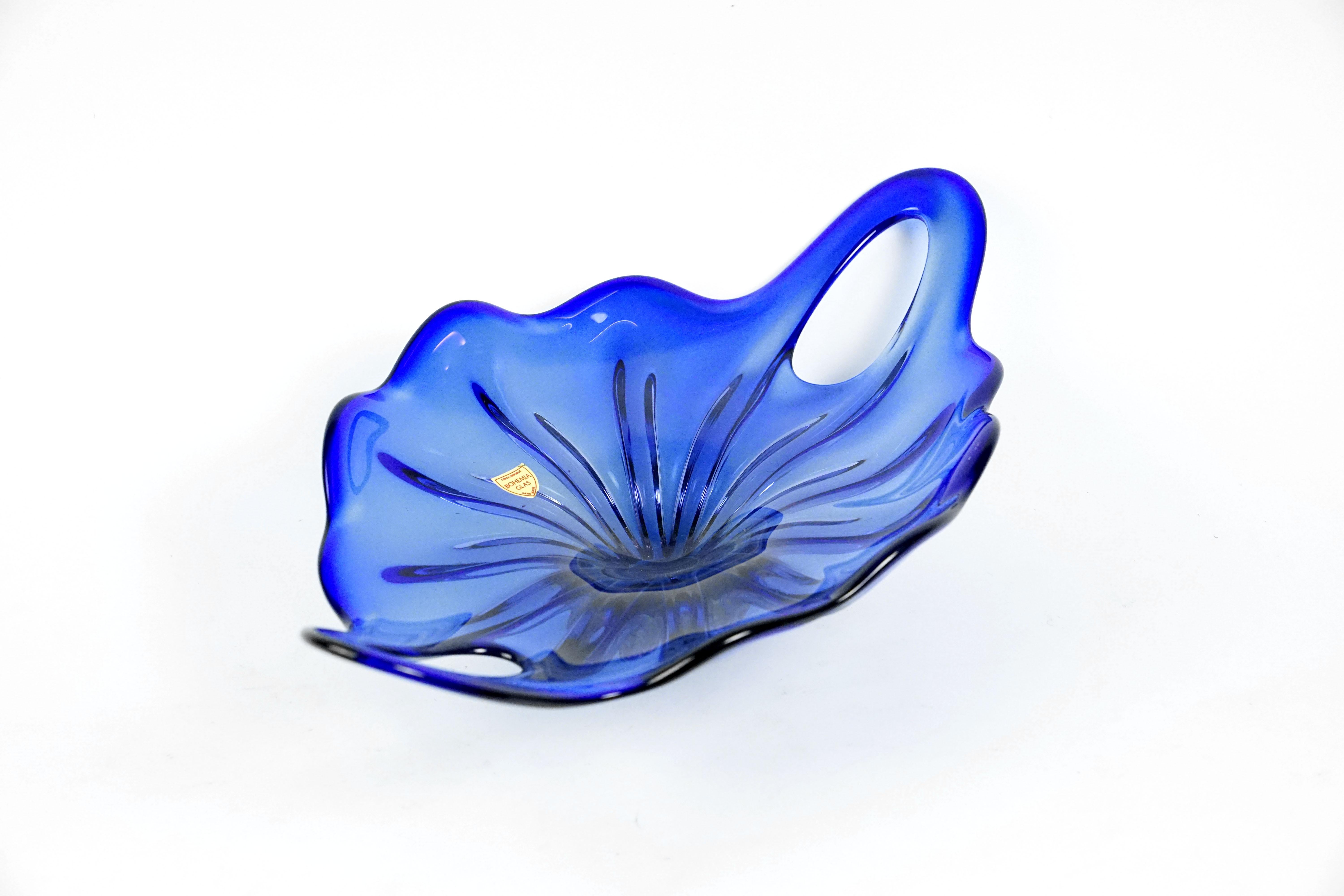 Mid-Century Modern Blue Art Glass Bowl by Josef Hospodka for Chribska Glassmakers, 1960s For Sale