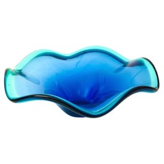 Blaue Kunstglasschale