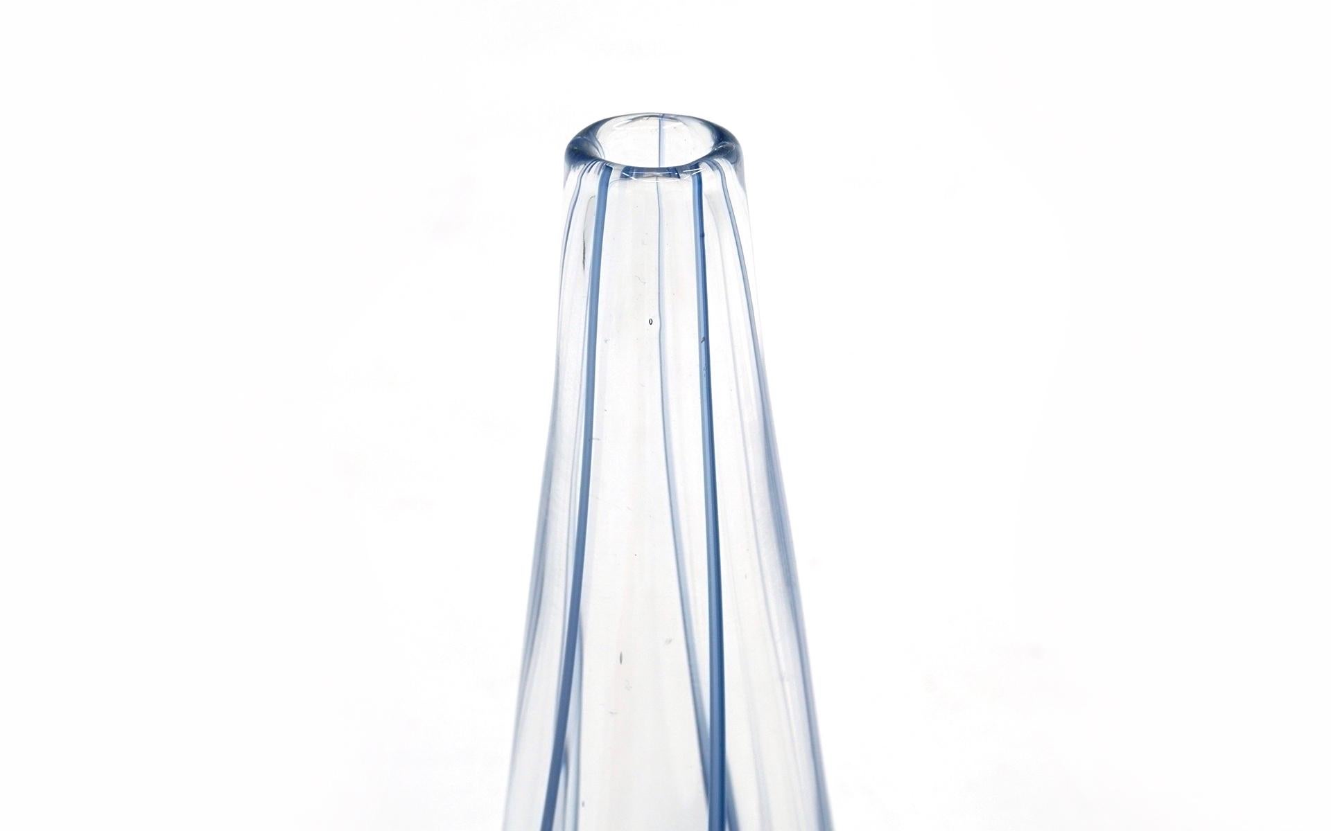 Mid-20th Century Blue Art Glass Footed Vase by Vicke Lindstrand for Kosta Boda, Sweden, 1950s For Sale