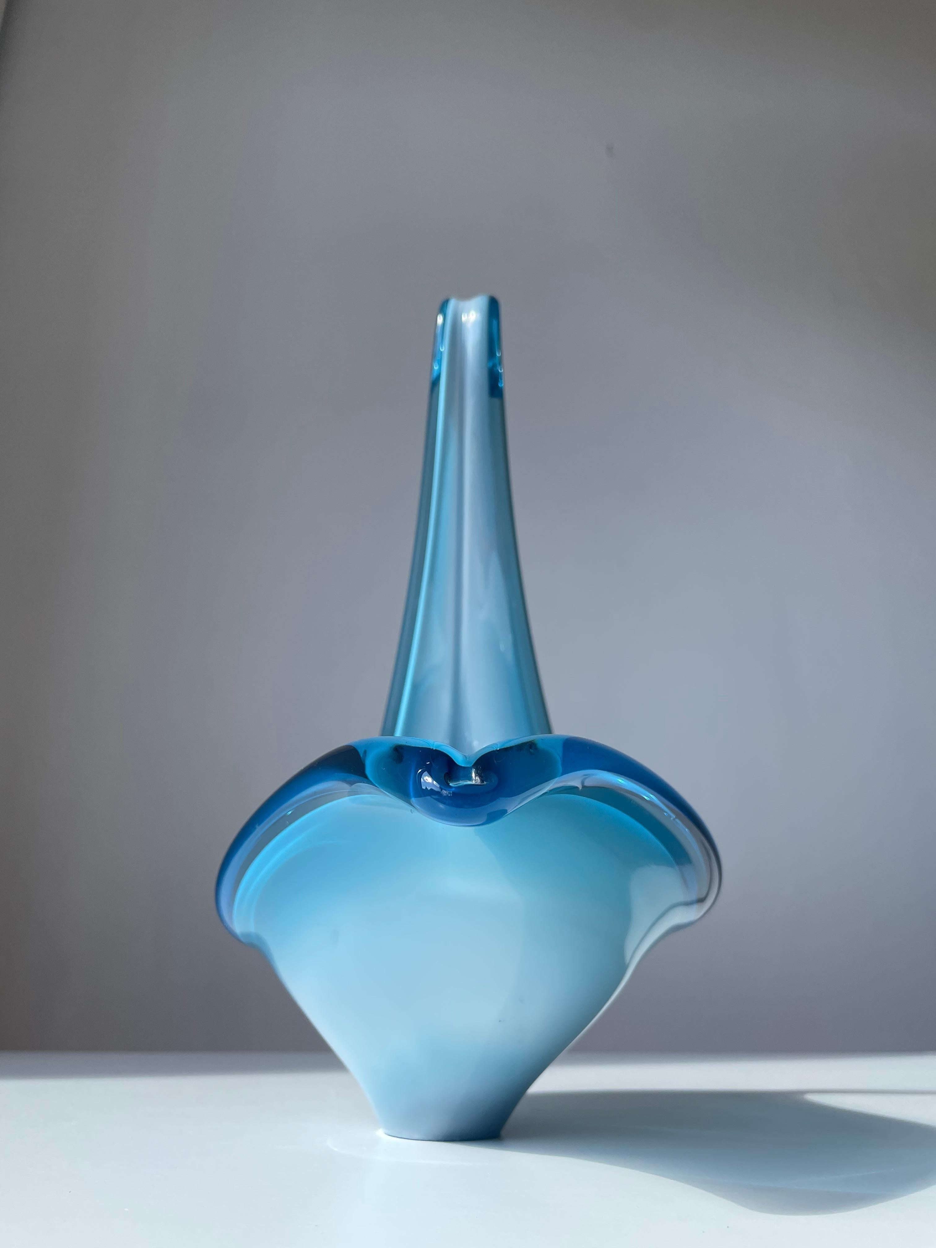 1950s Blue Art Glass Swan Neck Decorative Bowl For Sale 4