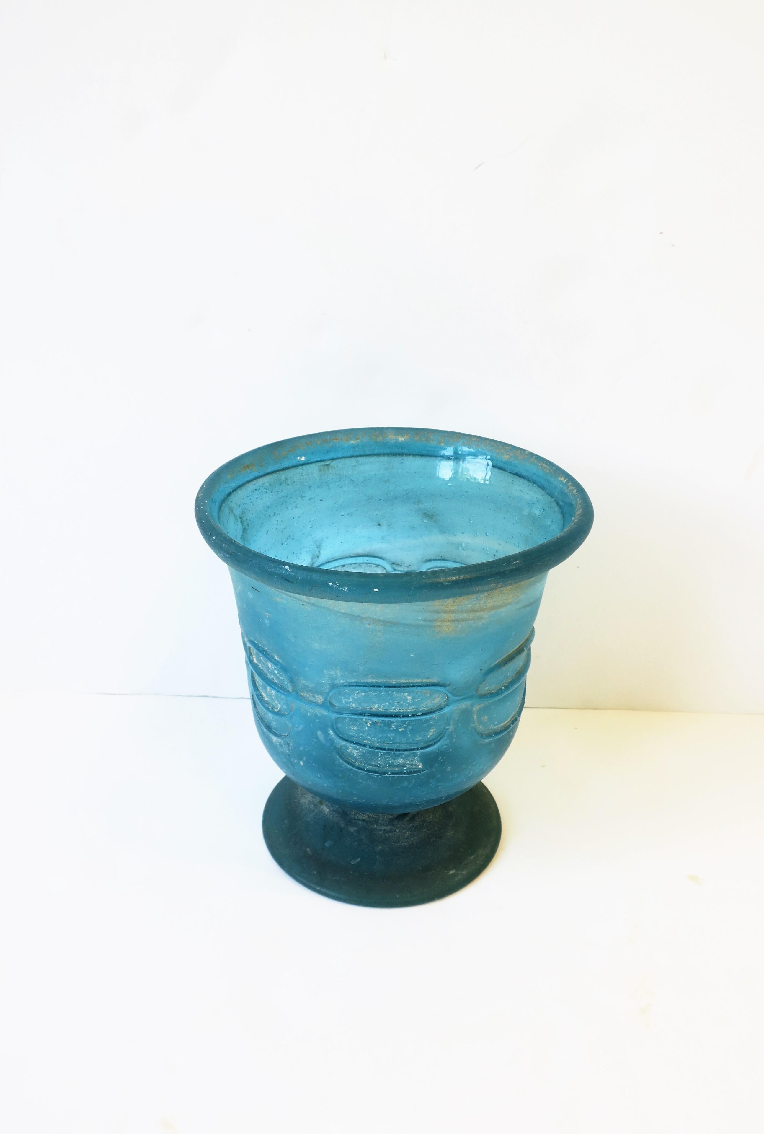 Postmodern Italian Scavo Blue Art Glass Urn Vase Vessel In Good Condition In New York, NY