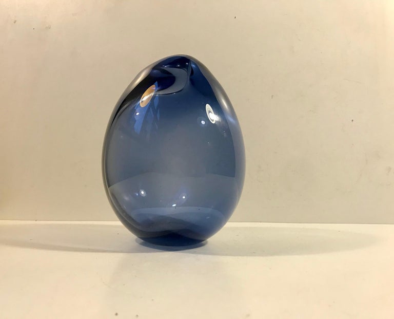 Mid-Century Modern Blue Art Glass Vase 'The Waterdrop' by Per Lutken for Holmegaard, Denmark, 1960s For Sale