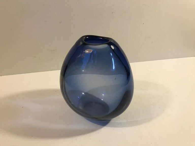 Blue Art Glass Vase 'The Waterdrop' by Per Lutken for Holmegaard, Denmark, 1960s In Good Condition For Sale In Esbjerg, DK
