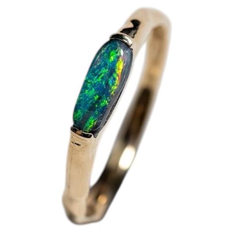 Bague « Wave » en opale boulder bleue d'Australie, or jaune 14 carats