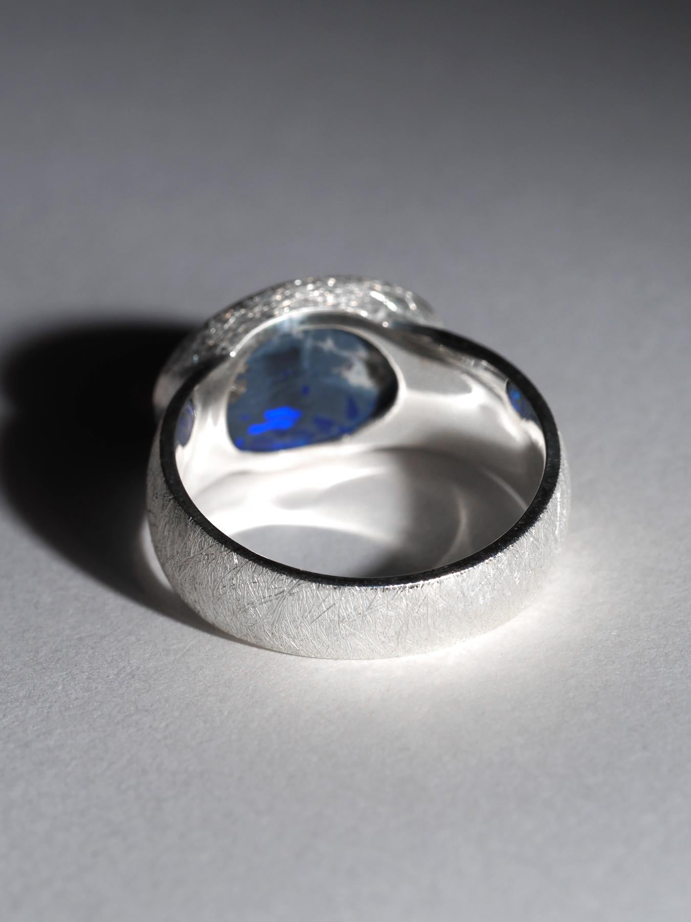 Bague en argent et opale d'Australie bleue en forme de tempête de neige éclairée, bijouterie d'opale bleue 3 carats en vente 4