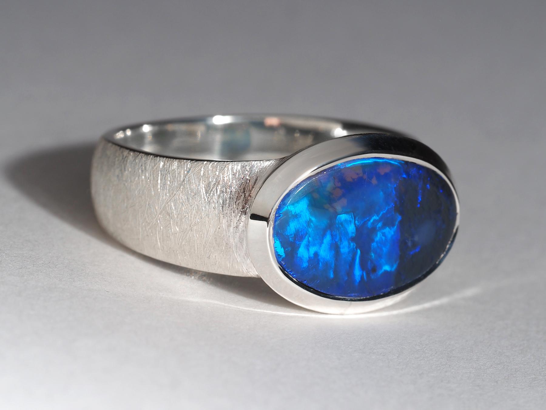 Bague en argent et opale d'Australie bleue en forme de tempête de neige éclairée, bijouterie d'opale bleue 3 carats Unisexe en vente