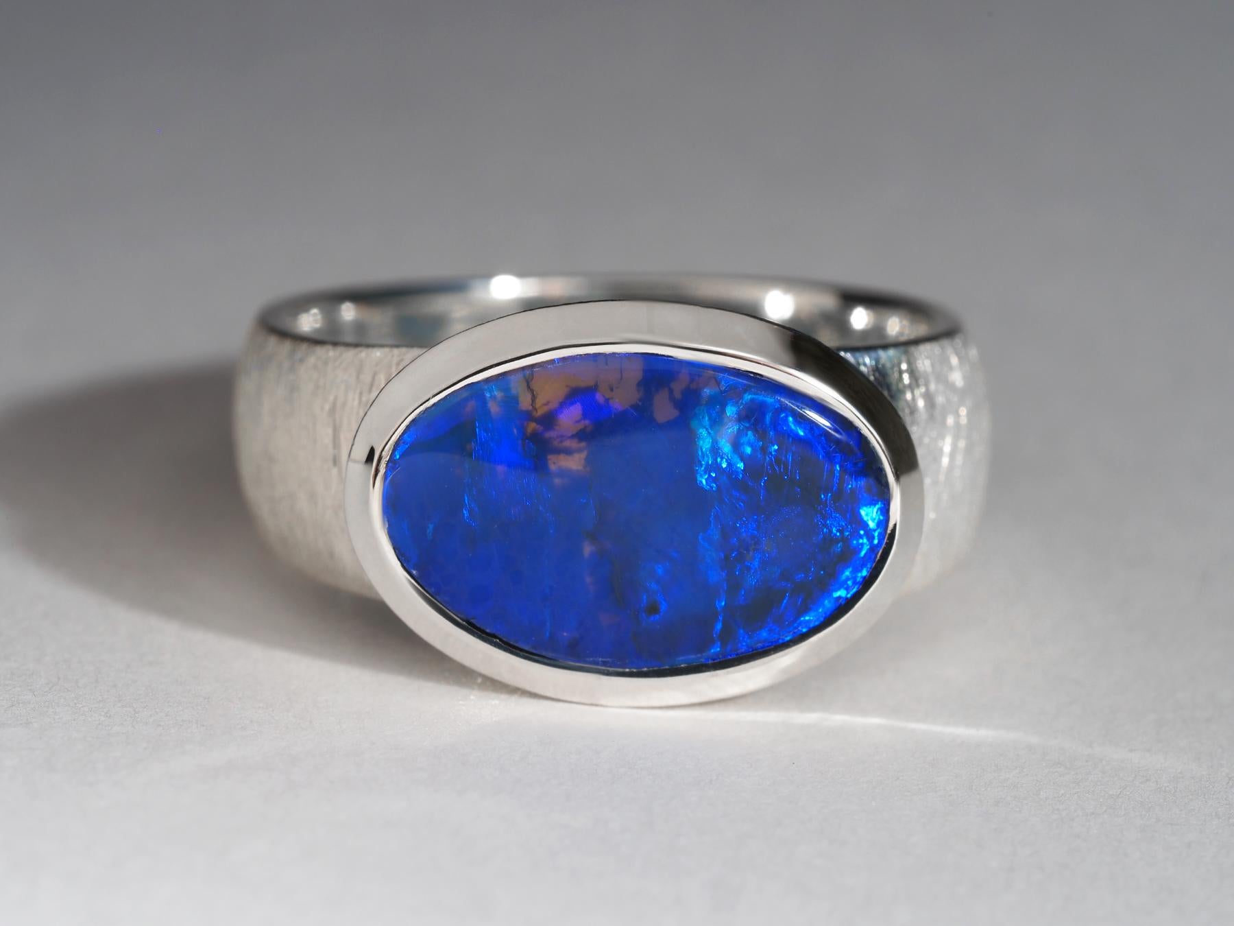 Bague en argent et opale d'Australie bleue en forme de tempête de neige éclairée, bijouterie d'opale bleue 3 carats en vente 1