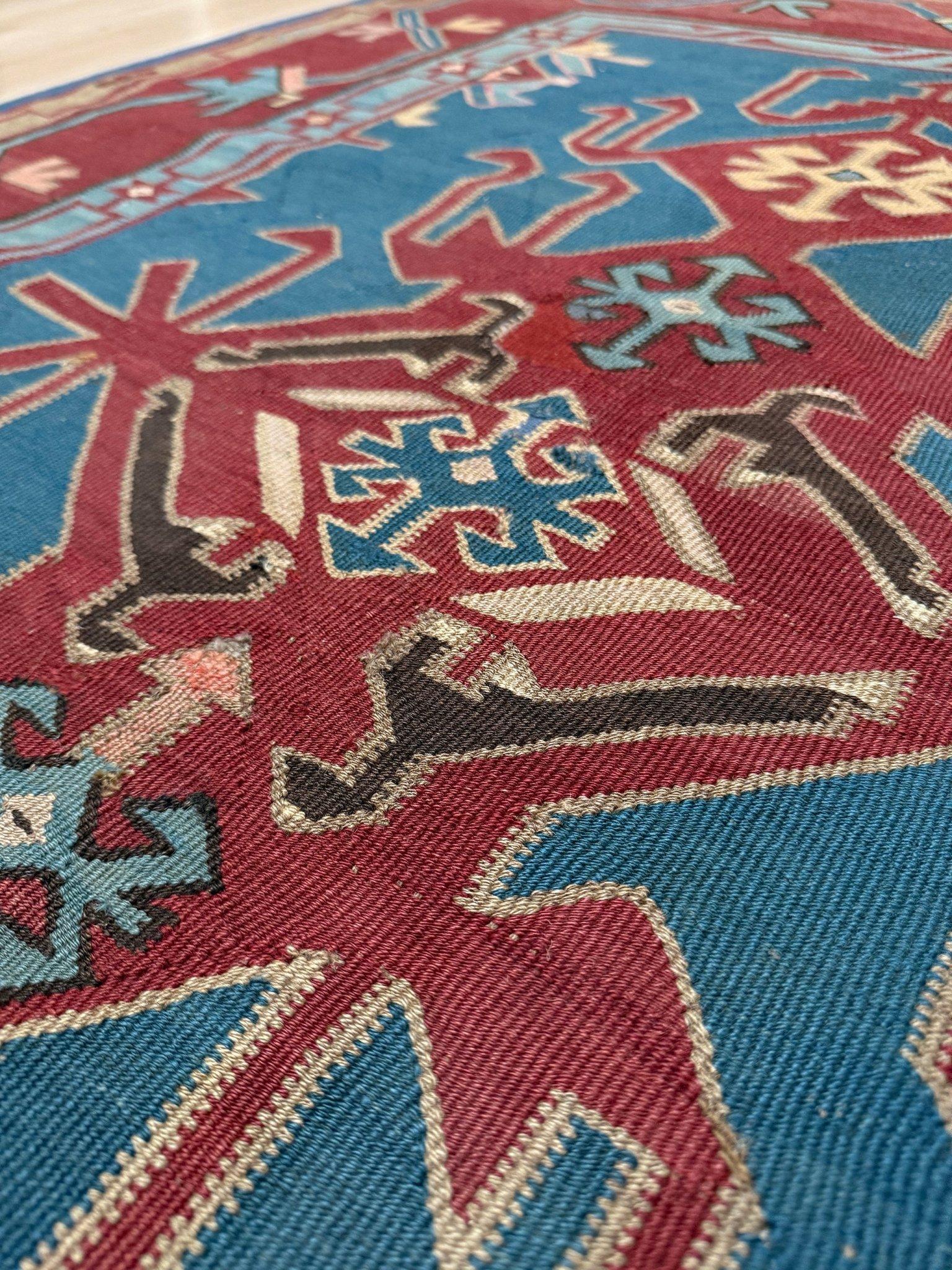 Kilim caucasien Avar bleu • Tapis de course vintage en laine tissée à plat • 4′6″×10′ • 1930s en vente 4