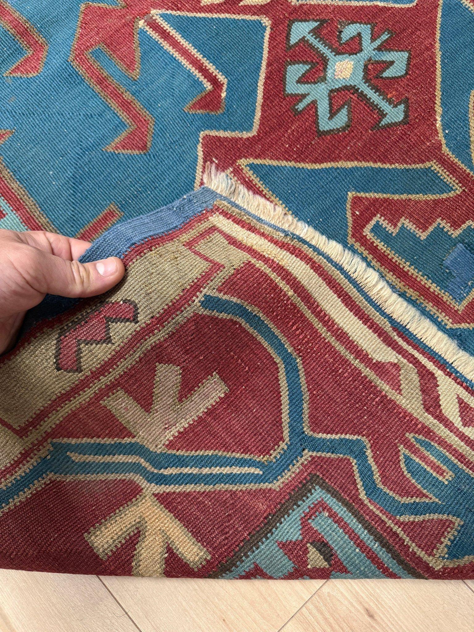 Kilim caucasien Avar bleu • Tapis de course vintage en laine tissée à plat • 4′6″×10′ • 1930s en vente 8