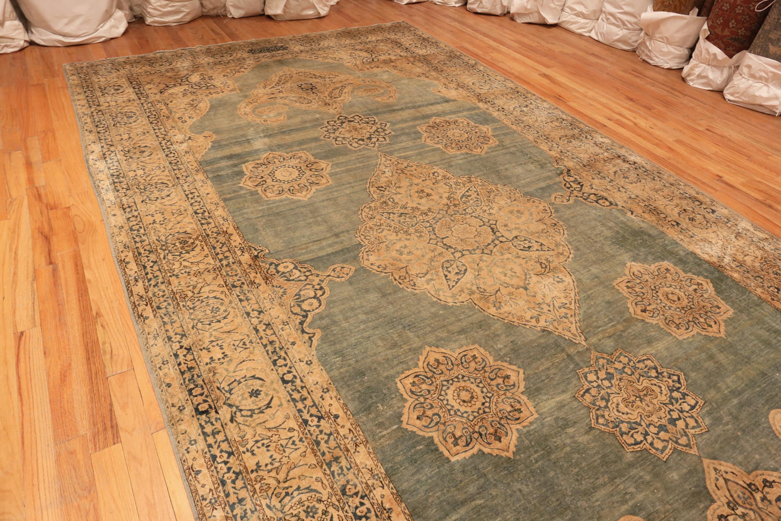 Antique Persian Kerman Rug. Size: 9 ft x 18 ft For Sale 2