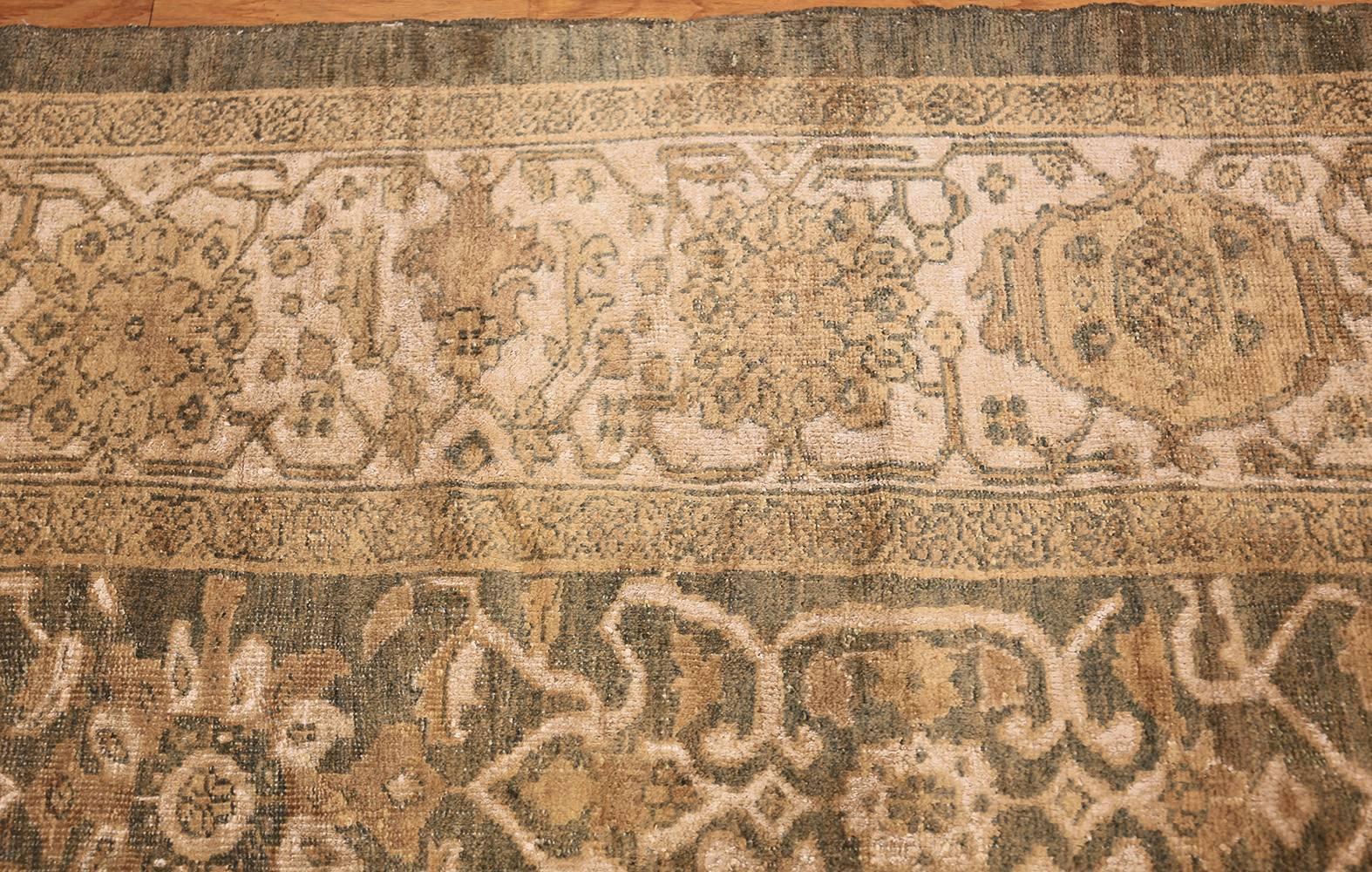 Large size and decorative antique Persian Sultanabad carpet, country of origin: Persia, circa 1920s. Size: 11 ft 4 in x 16 ft 10 in (3.45 m x 5.13 m)

Sultanabad carpets are some of the most desirable in the world of carpets. They fit into styles