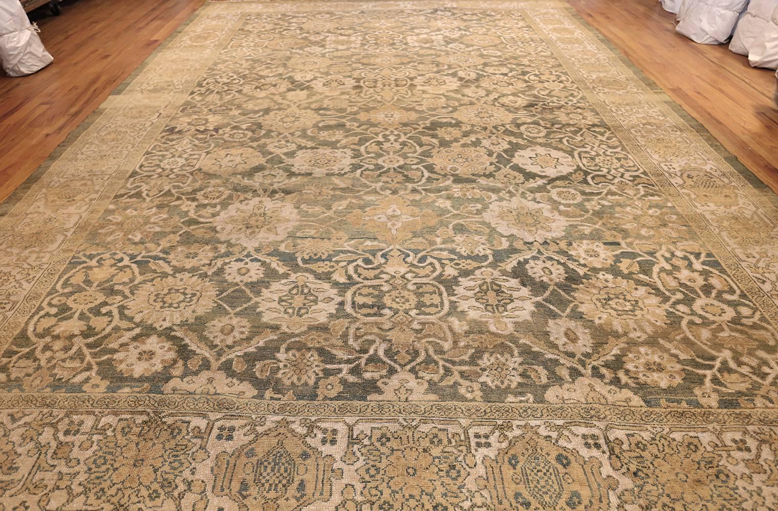 Antiker persischer Sultanabad-Teppich aus Sultanabad. 11 ft 4 in x 16 ft 10 in im Zustand „Gut“ im Angebot in New York, NY