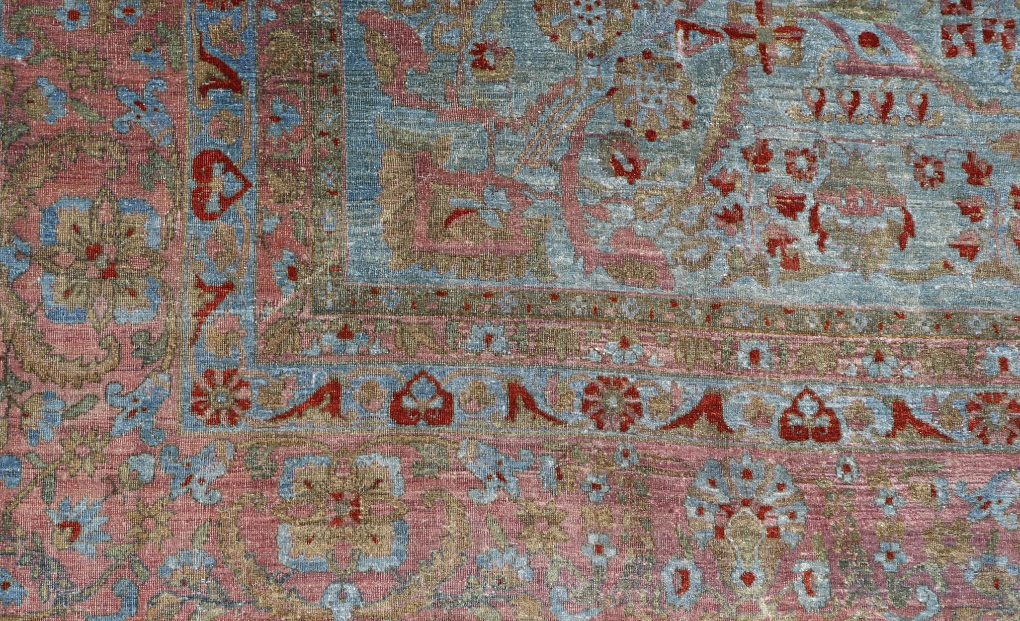 Antiker persischer Mohajerah-Teppich mit blauem Hintergrund und Lachsblau, Grün und Rot im Angebot 5
