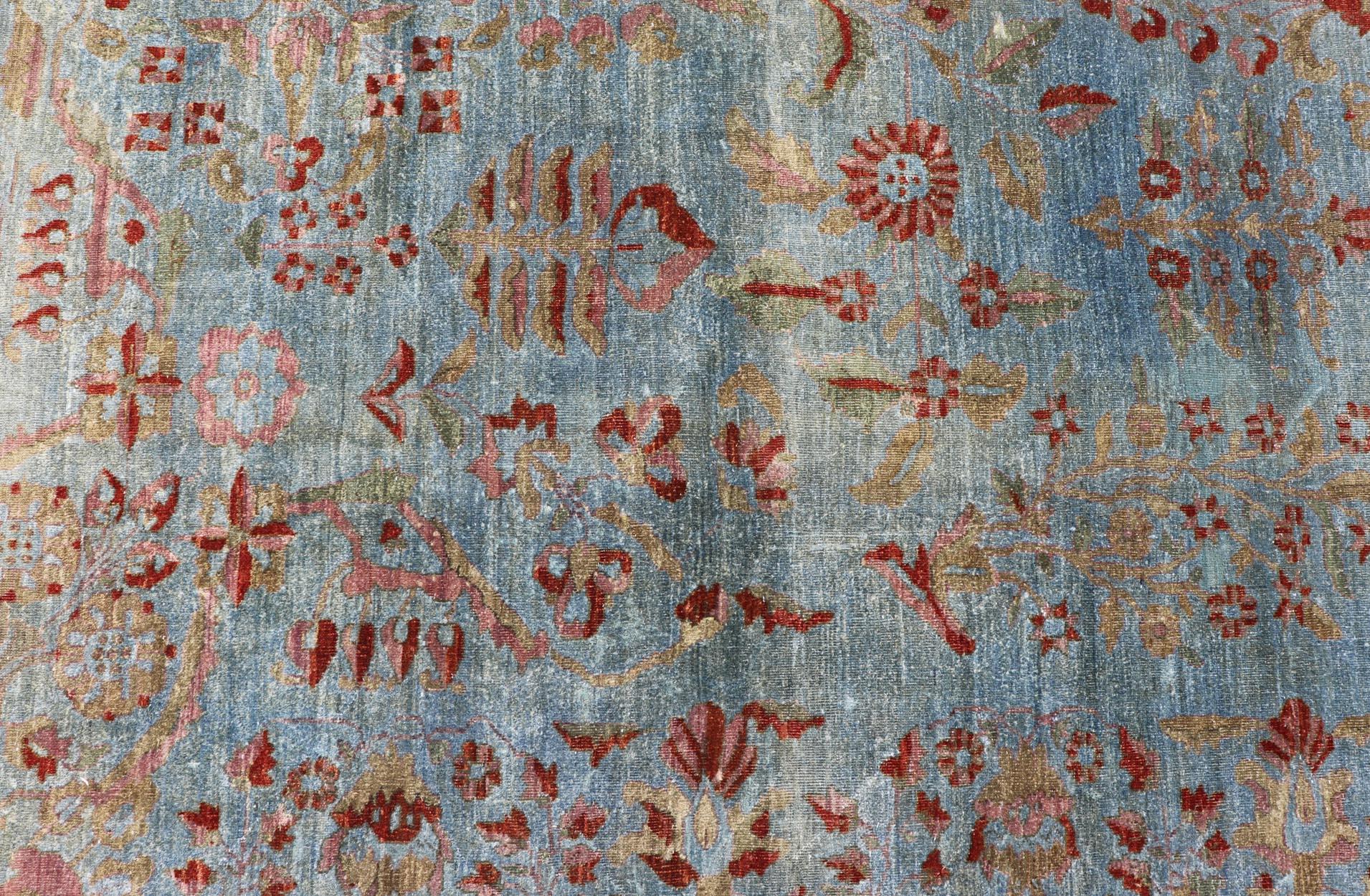 Antiker persischer Mohajerah-Teppich mit blauem Hintergrund und Lachsblau, Grün und Rot im Angebot 7