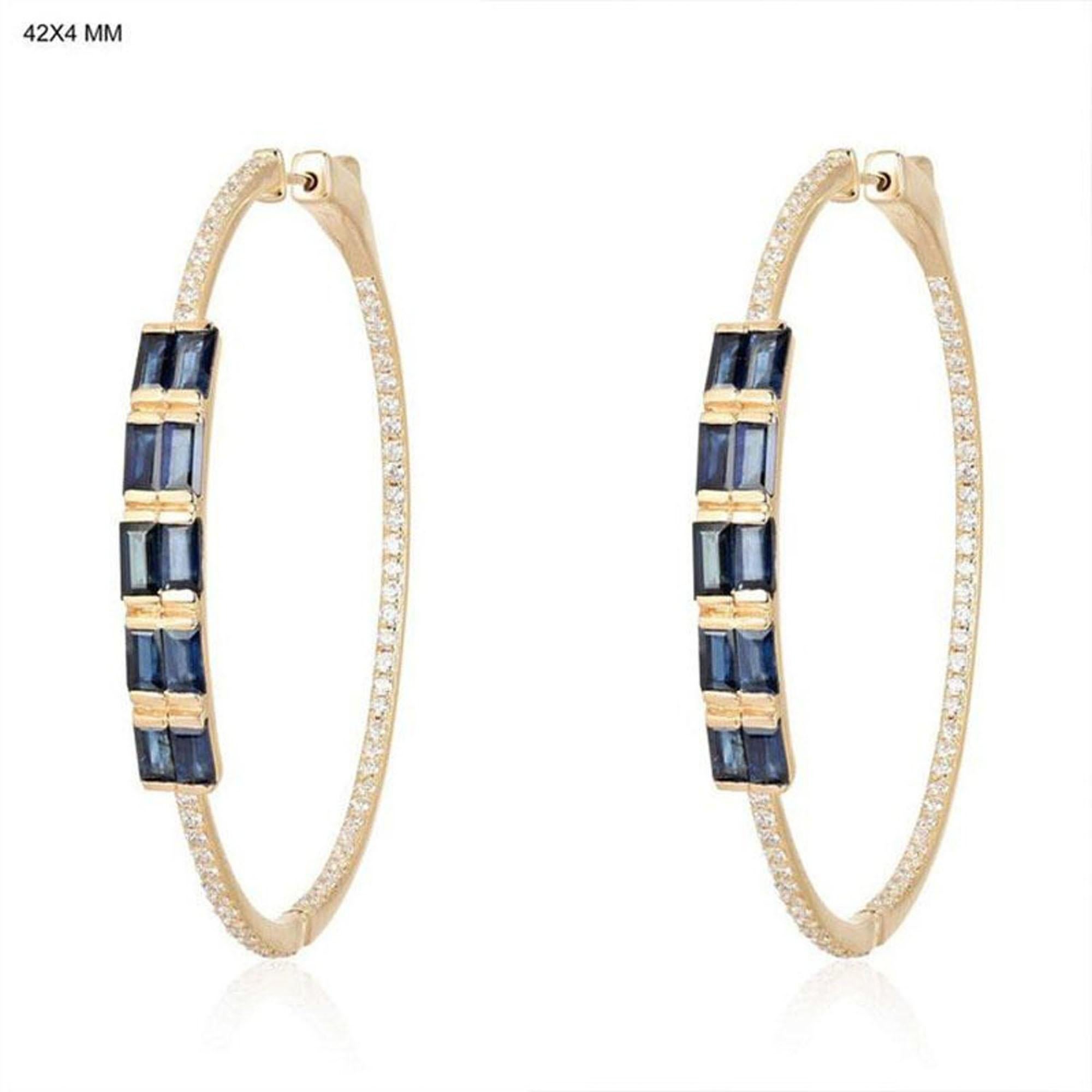 Orecchini a cerchio in oro 14K con diamanti blu Baguette Pave