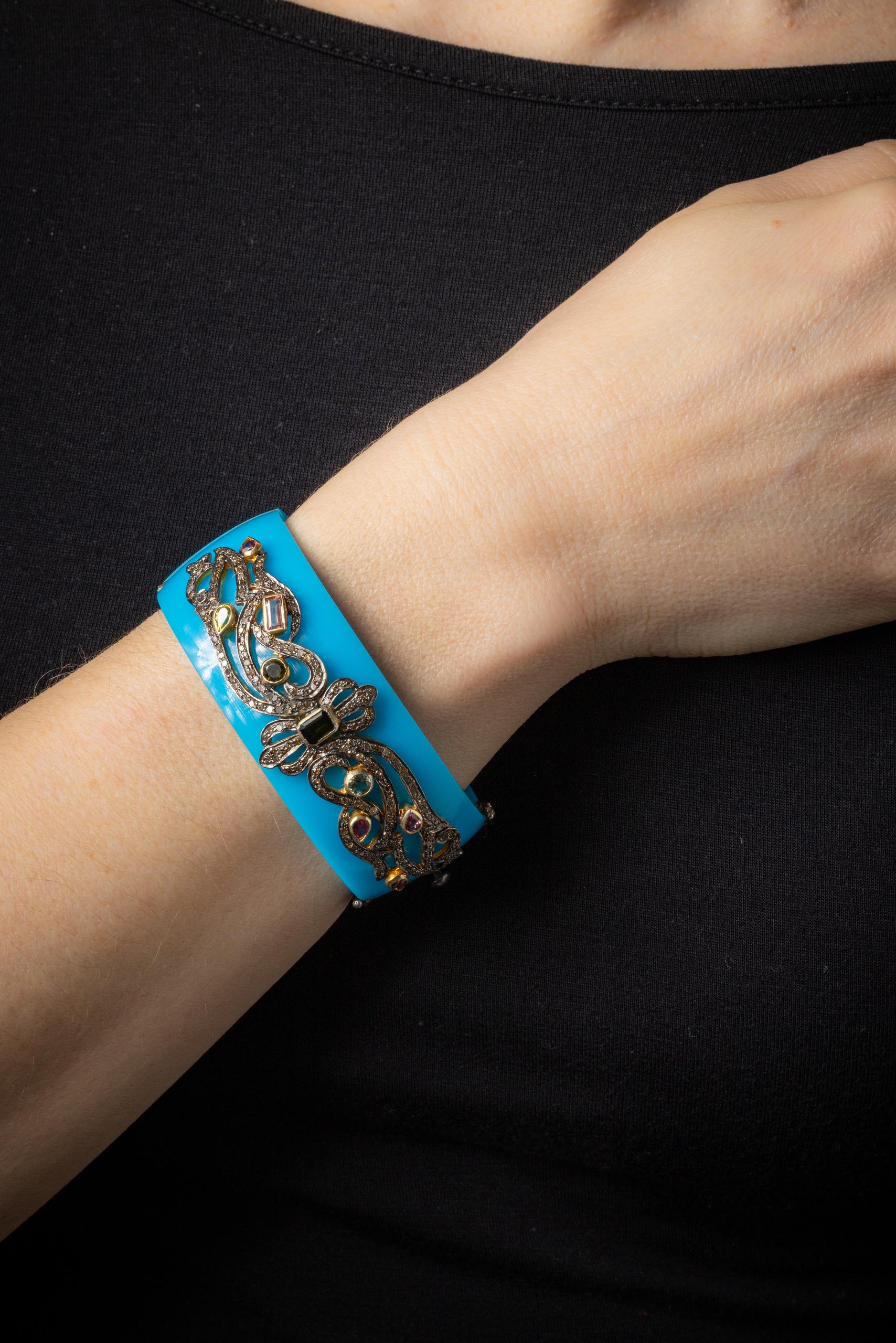 Bracelet manchette en bakélite bleue, diamants et tourmaline Excellent état - En vente à Nantucket, MA