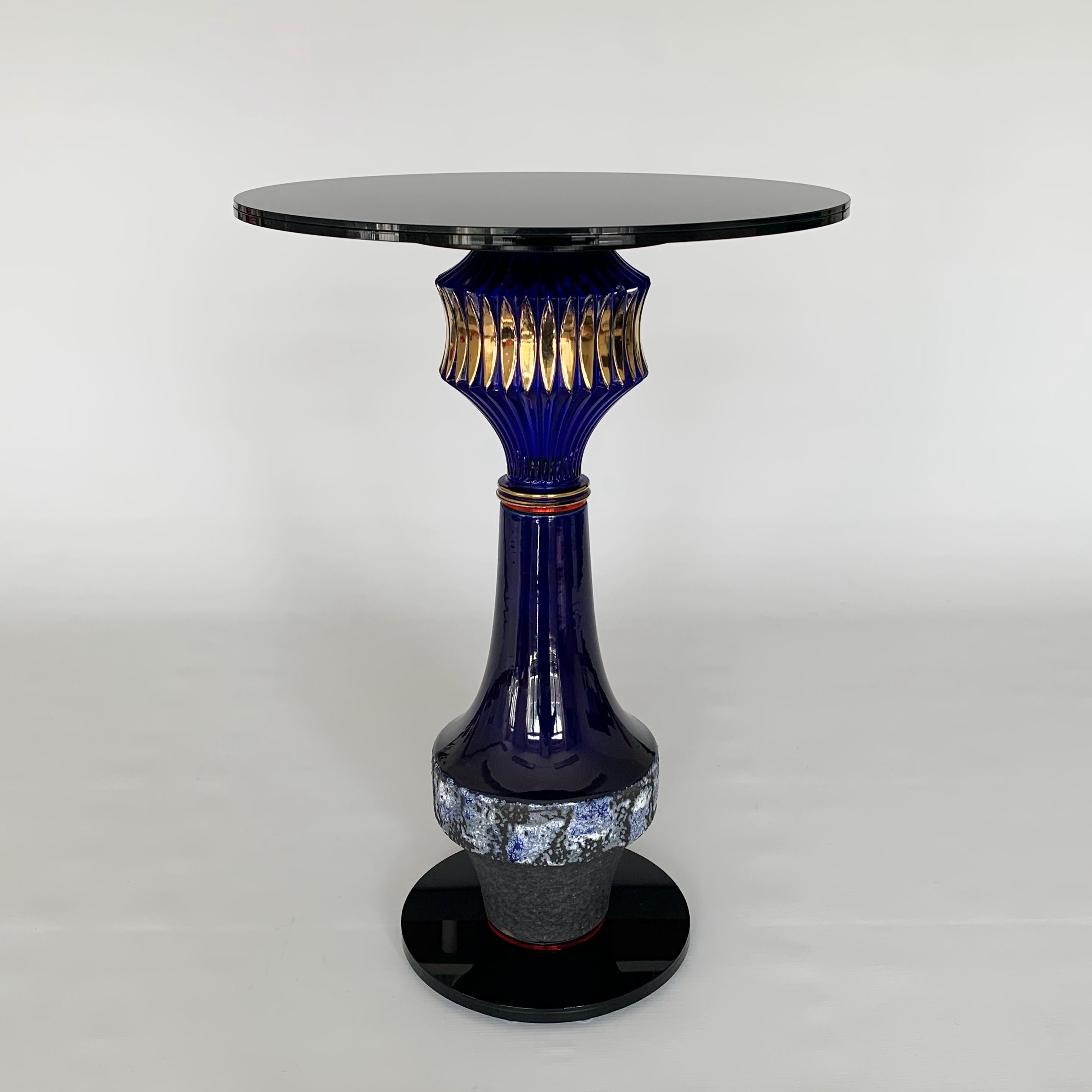 Argile Table d'appoint vintage « Blue Bar » en argile et verre en vente
