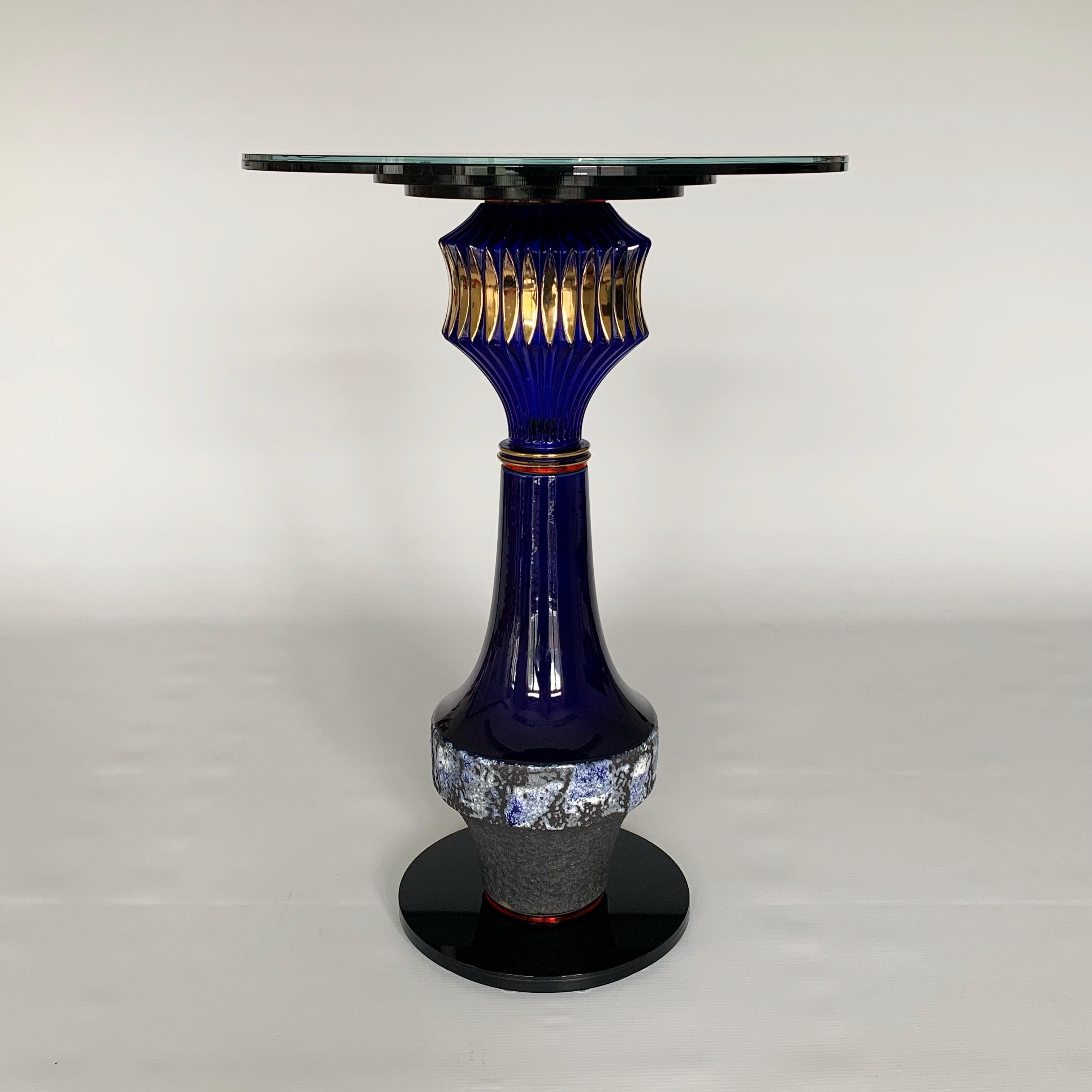 Table d'appoint vintage « Blue Bar » en argile et verre en vente 1