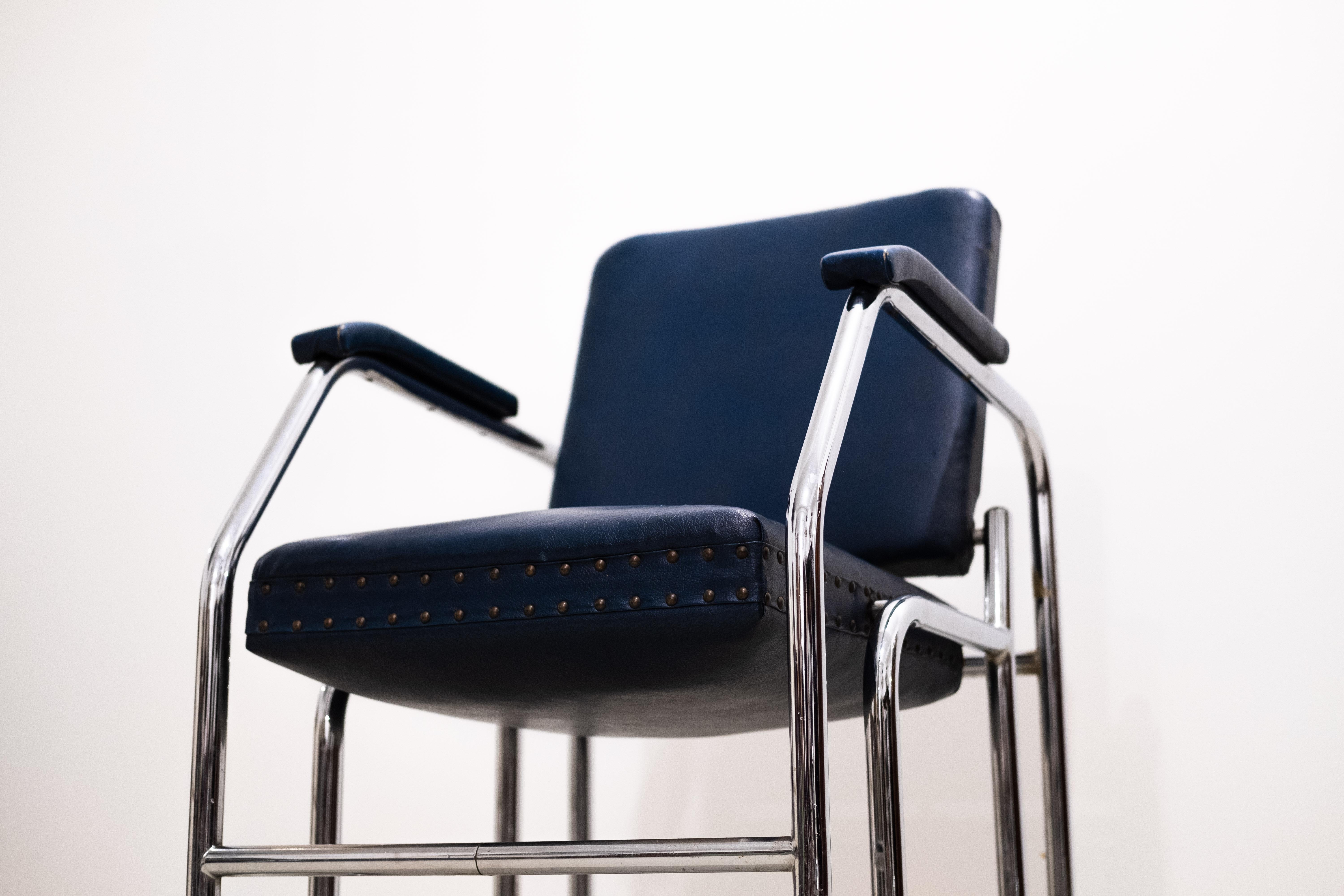 Dutch Blue Bauhaus Steelpipe Armchair with rotatable Seat (Amsterdam, 1930) For Sale