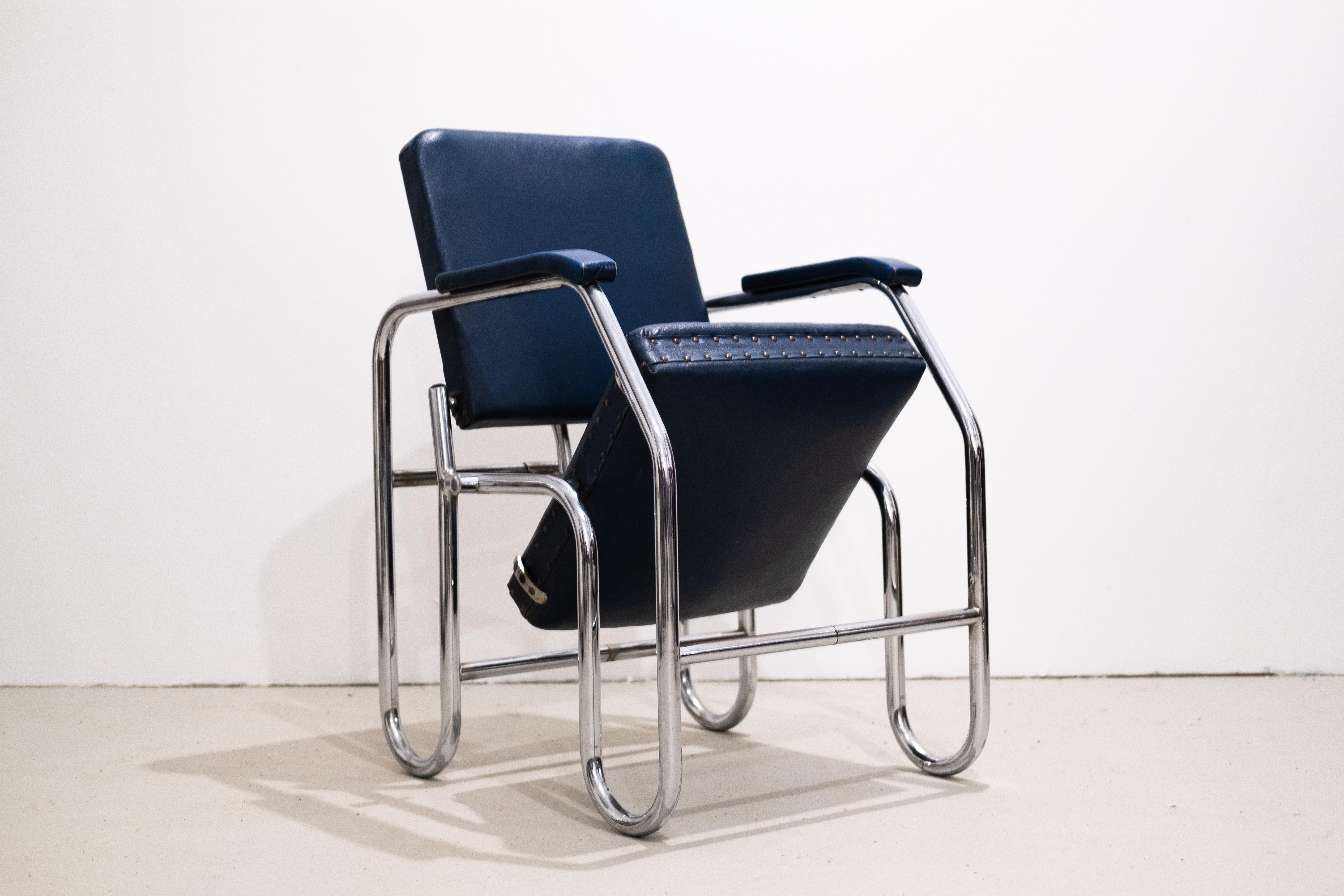 Blauer Bauhaus Stahlpipe-Sessel mit drehbarem Sitz (Amsterdam, 1930) im Angebot 3