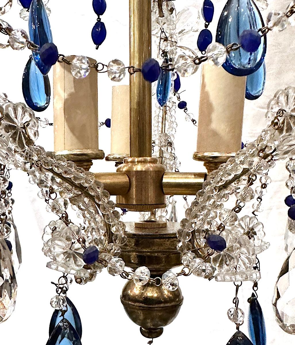 Lustre en cristal perlé bleu Bon état - En vente à New York, NY