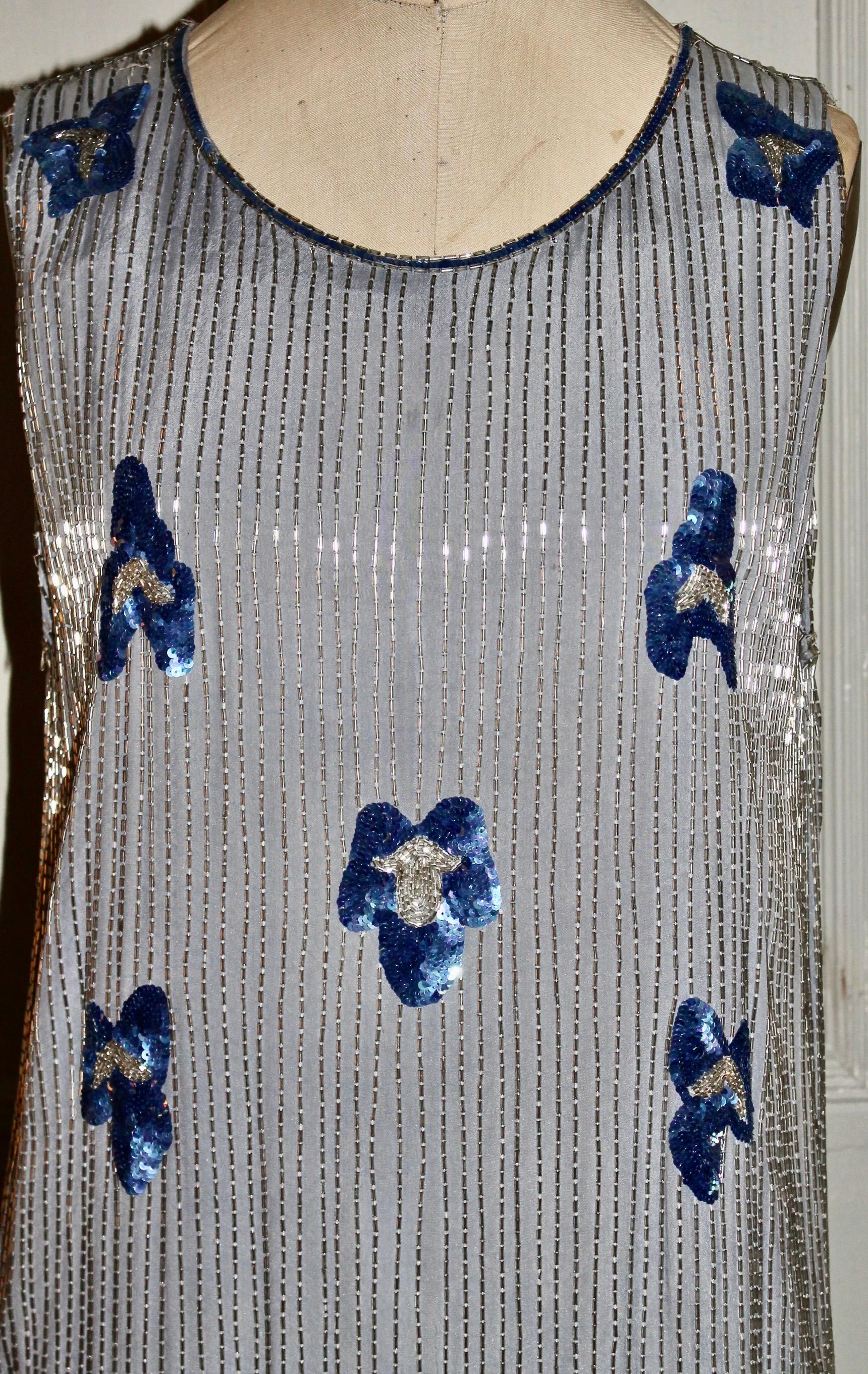Blaues Perlen-Seiden-Flapperkleid im Zustand „Gut“ im Angebot in Sharon, CT