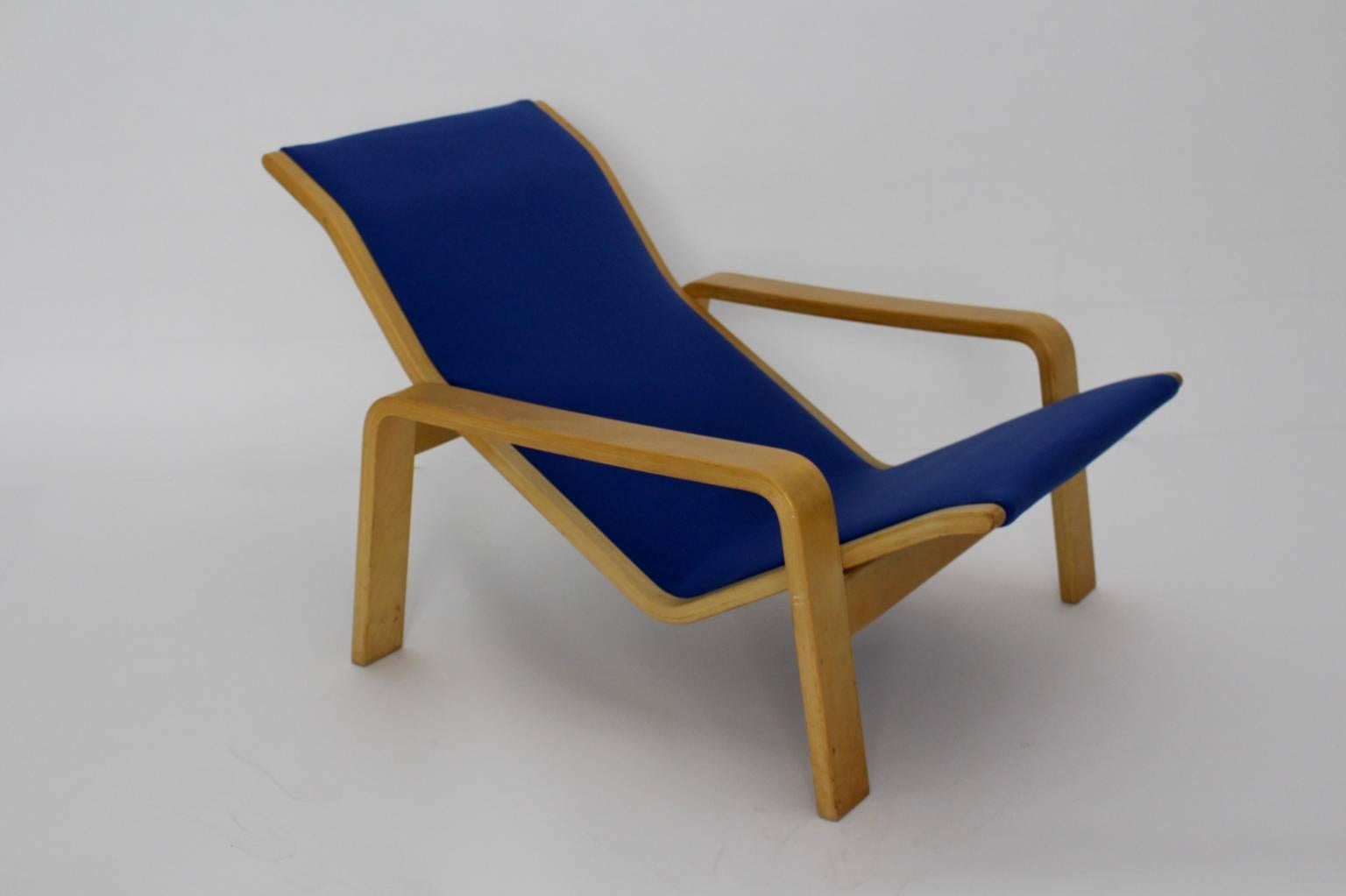 Blauer Vintage-Sessel Longue Loungesessel aus Birke Ilmari Lappalainen, 1963, Finnland (Moderne der Mitte des Jahrhunderts) im Angebot