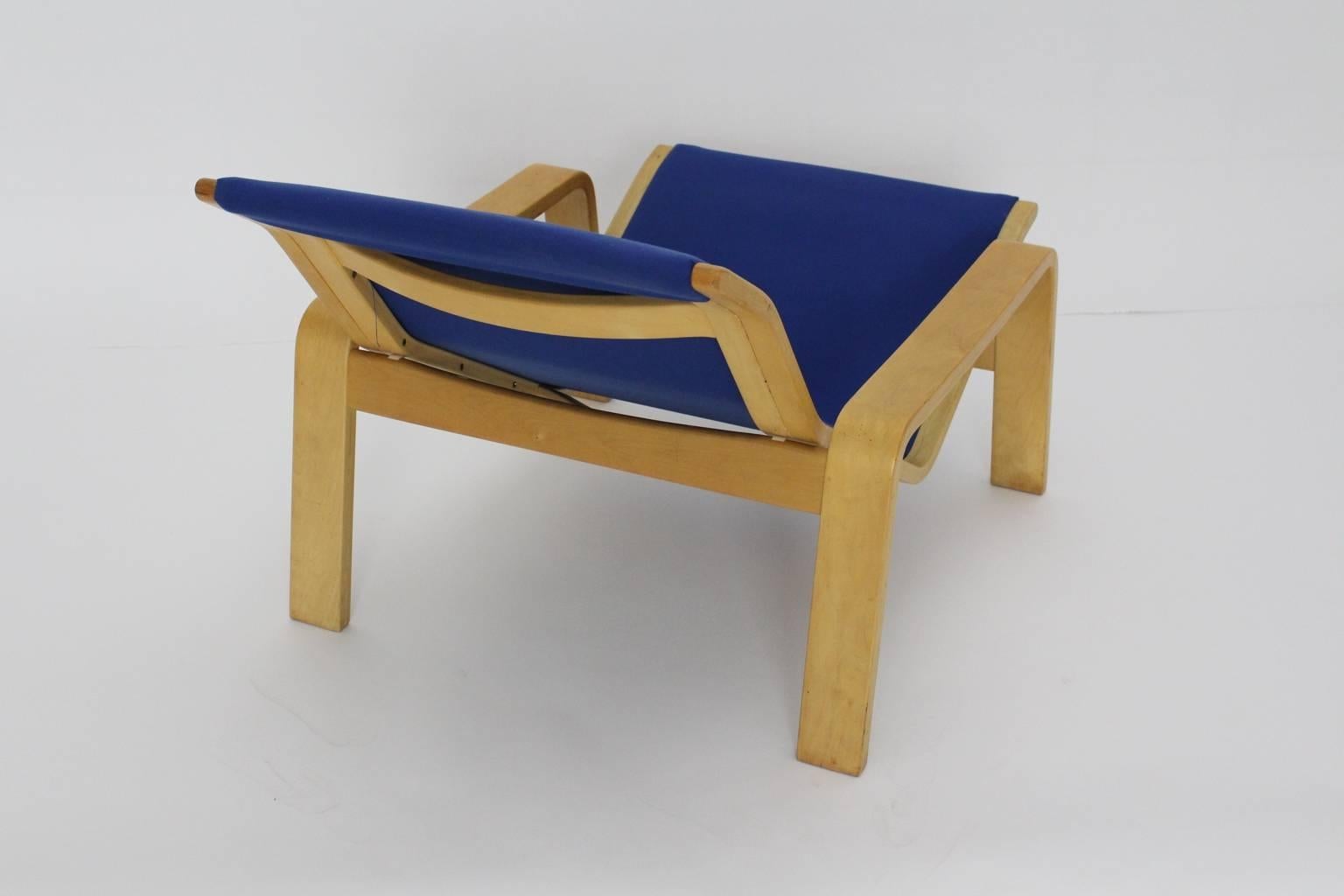 Blauer Vintage-Sessel Longue Loungesessel aus Birke Ilmari Lappalainen, 1963, Finnland (20. Jahrhundert) im Angebot