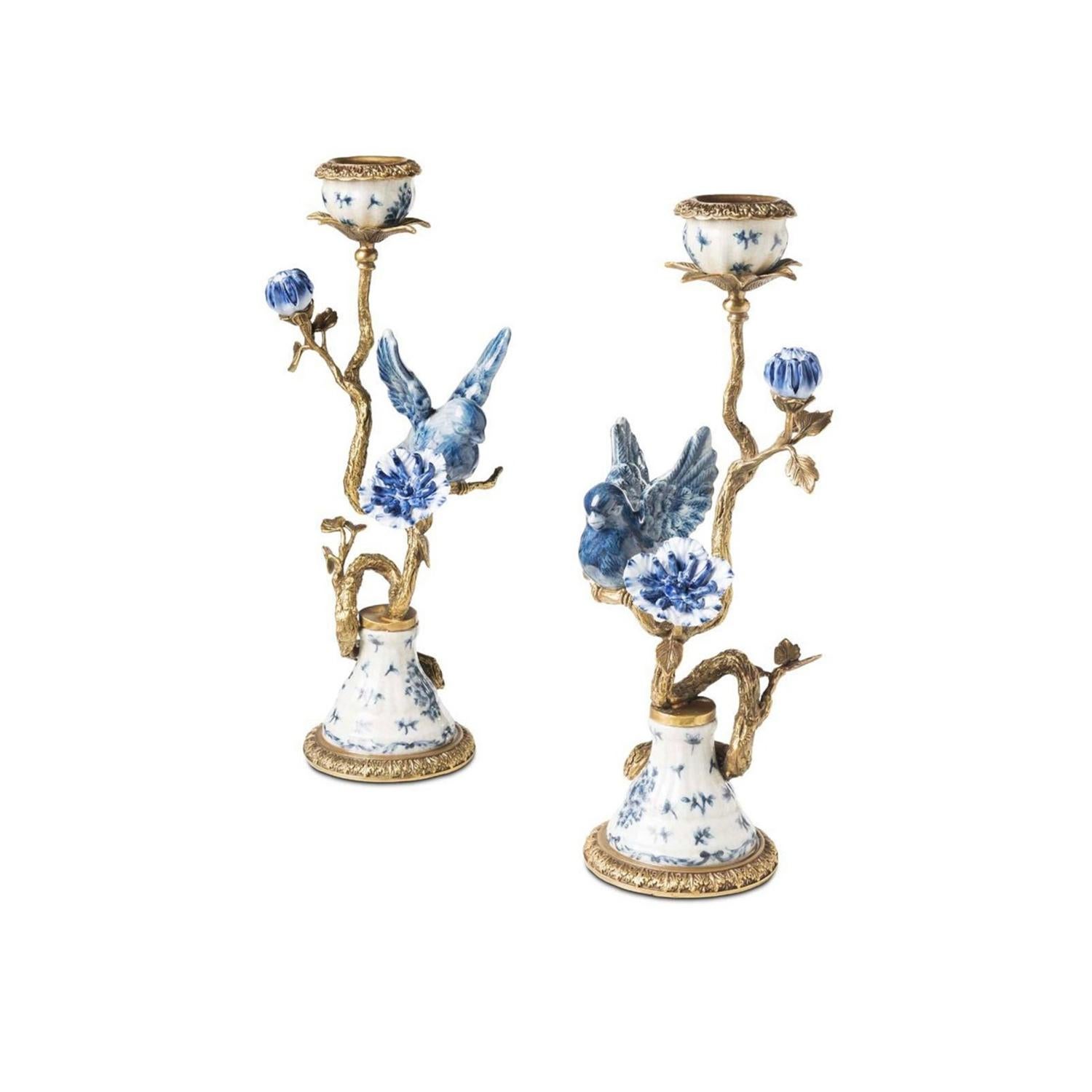 Kerzenhalter Blaue Vögel 2er-Set mit handbemaltem Porzellan,
mit Bronzedetails, für 2 Kerzen, Kerzen nicht inbegriffen.
