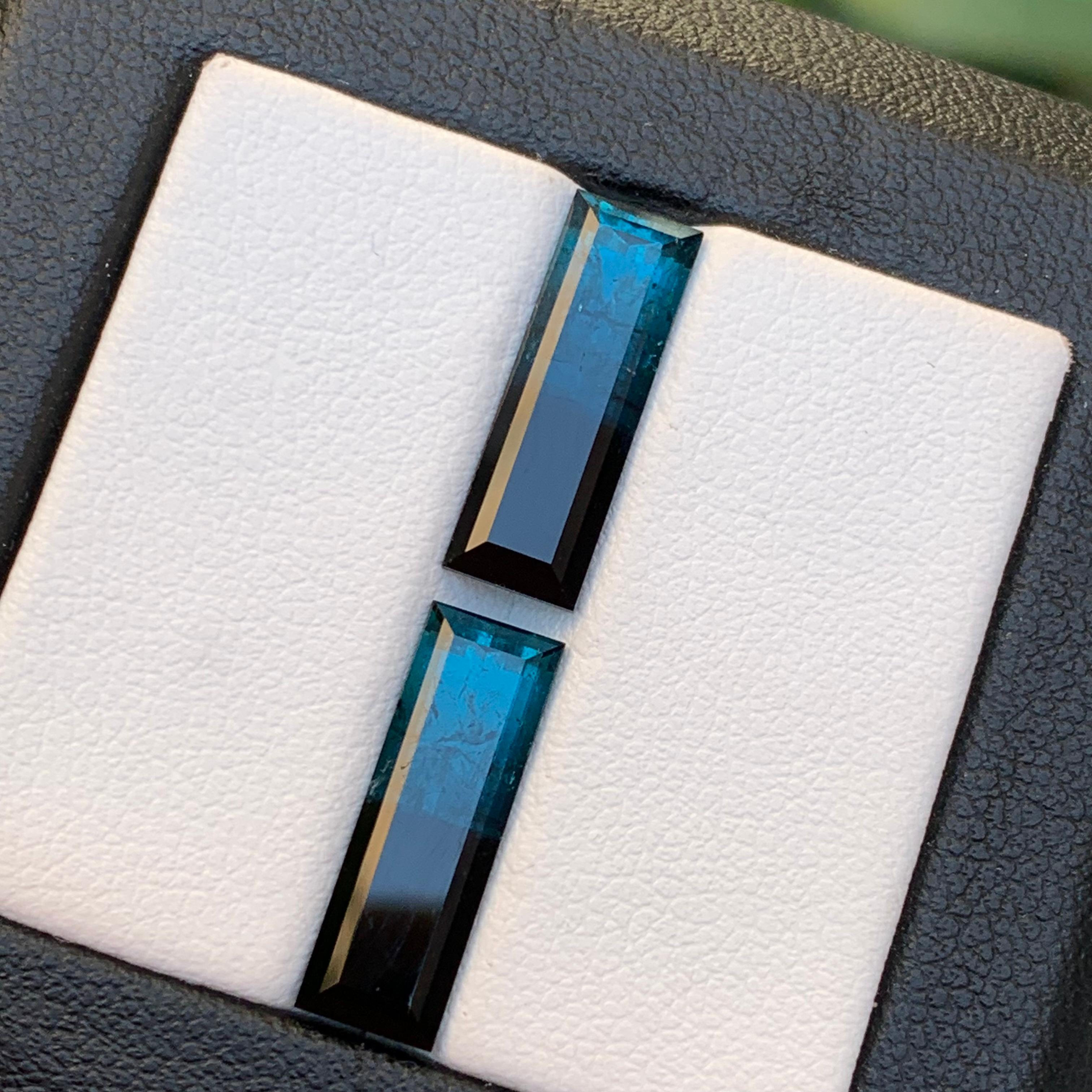 Orecchini con tormalina naturale bicolore blu e nera, gemme sciolte, coppia perfetta 7 carati in vendita 4