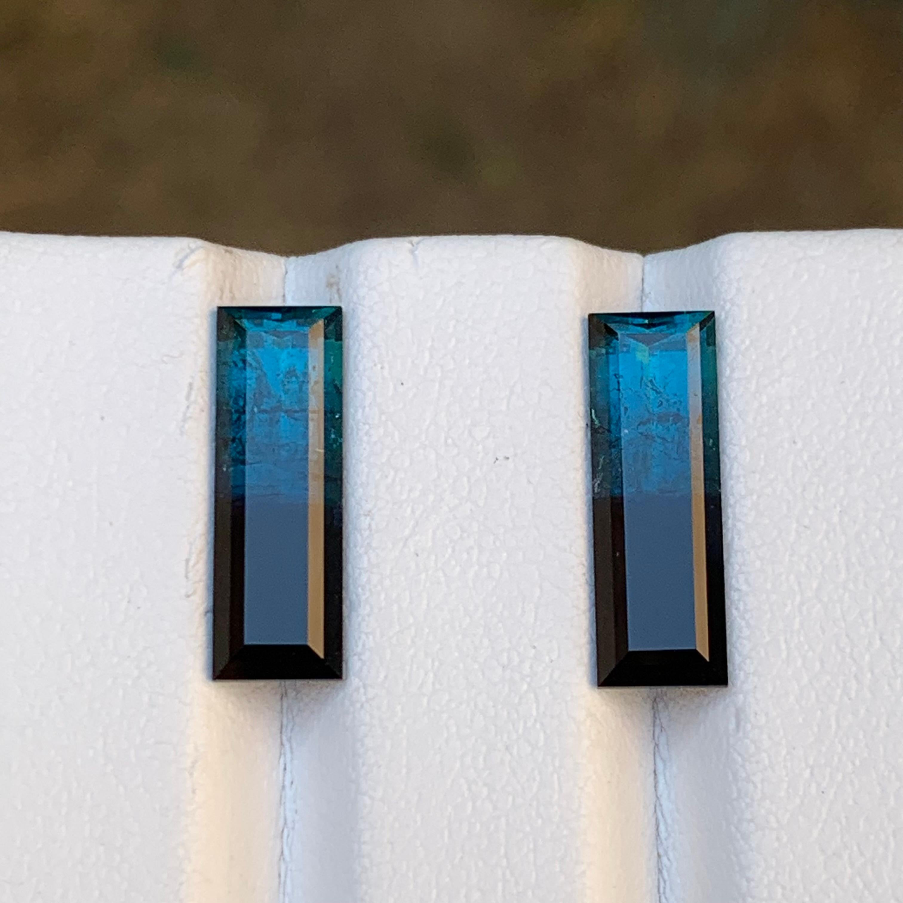 Orecchini con tormalina naturale bicolore blu e nera, gemme sciolte, coppia perfetta 7 carati in vendita 7
