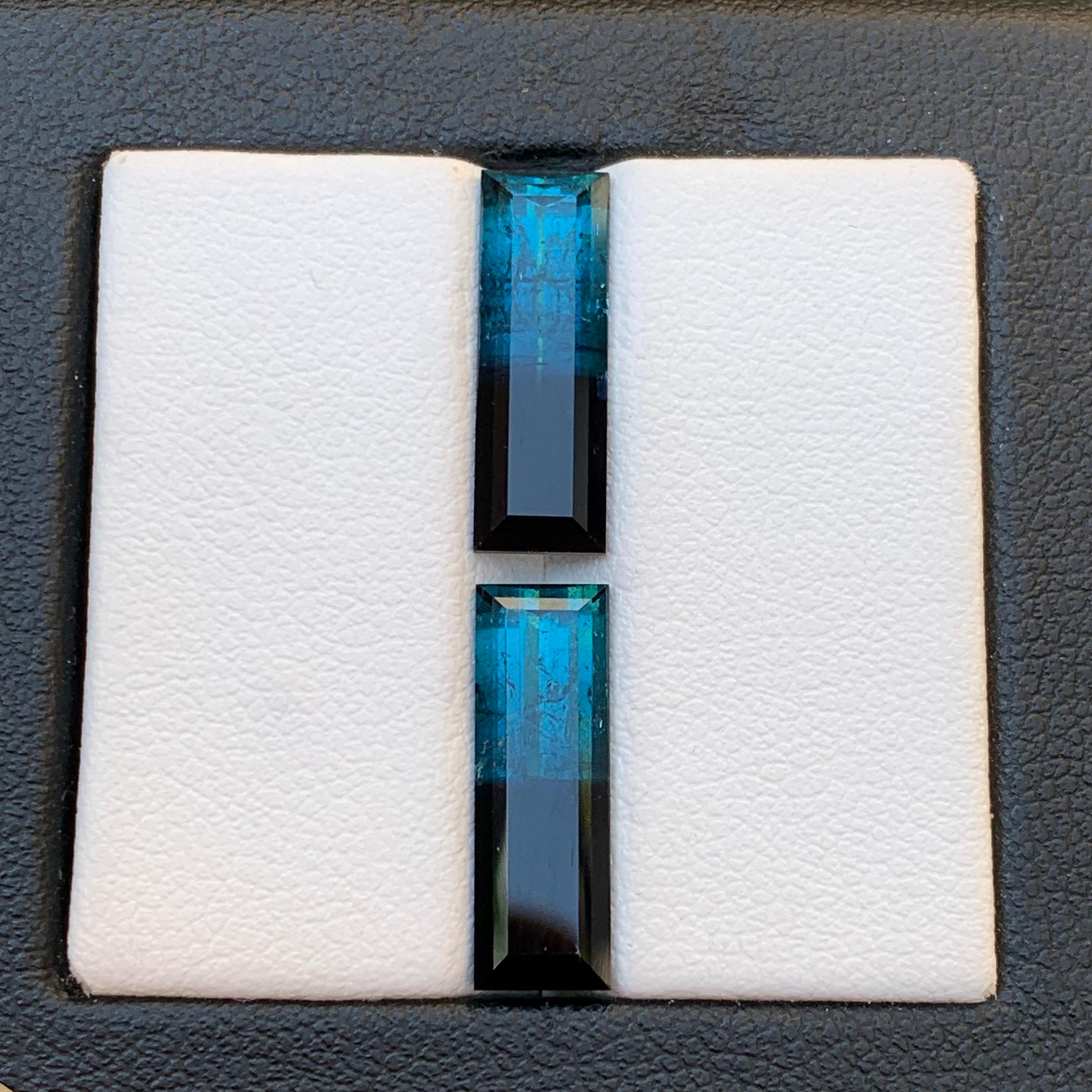 Blue Black Bicolor Natural Tourmaline Loose Gemstone Coppia perfetta per orecchini, collane, ciondoli o qualsiasi altro gioiello - Taglio a baguetta da Kunar Afghanistan!!!

💎 TIPO DI GEMMA: Tormalina
⚖️ PESO: 7,00 Carati 
FORMA E TAGLIO: Taglio