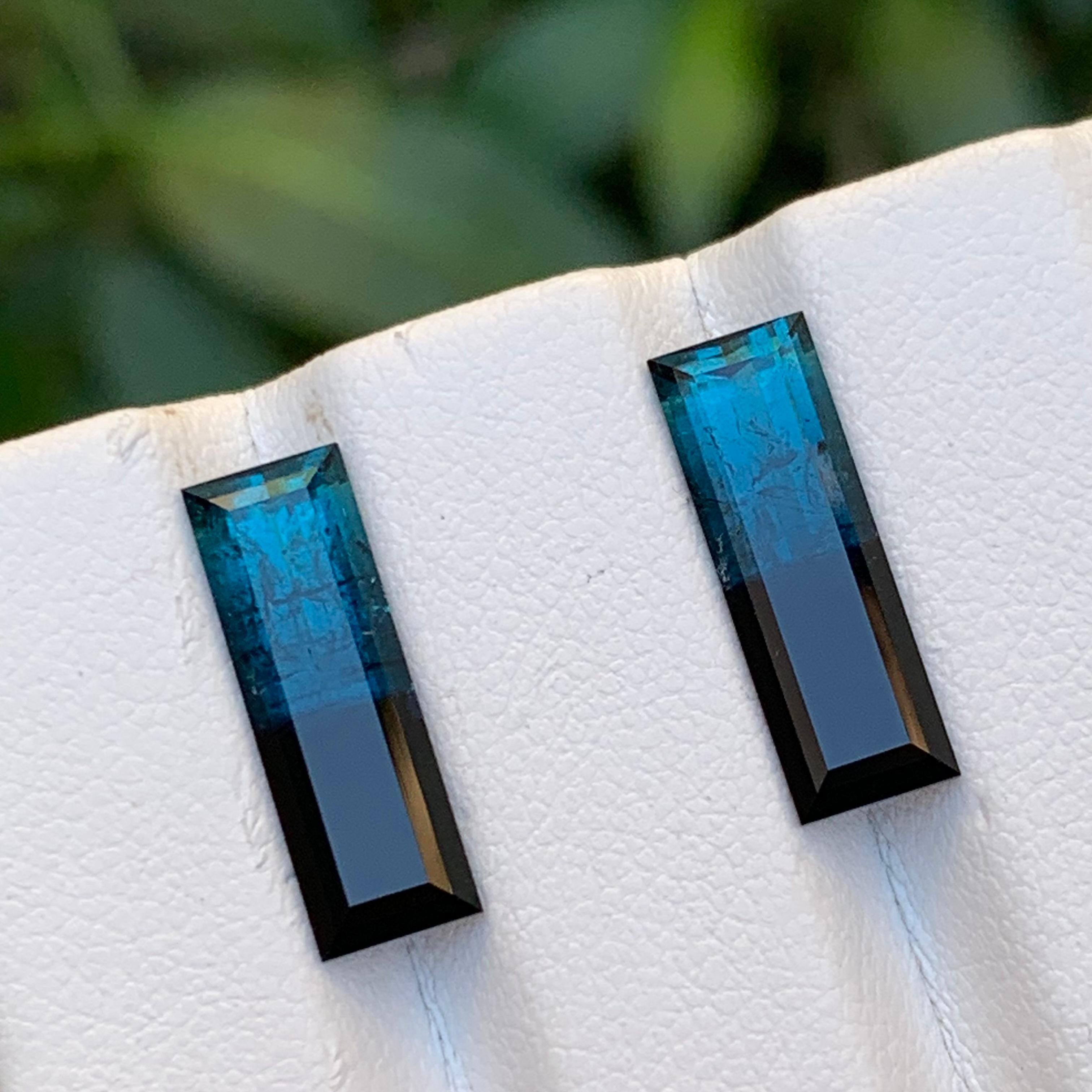 Contemporaneo Orecchini con tormalina naturale bicolore blu e nera, gemme sciolte, coppia perfetta 7 carati in vendita