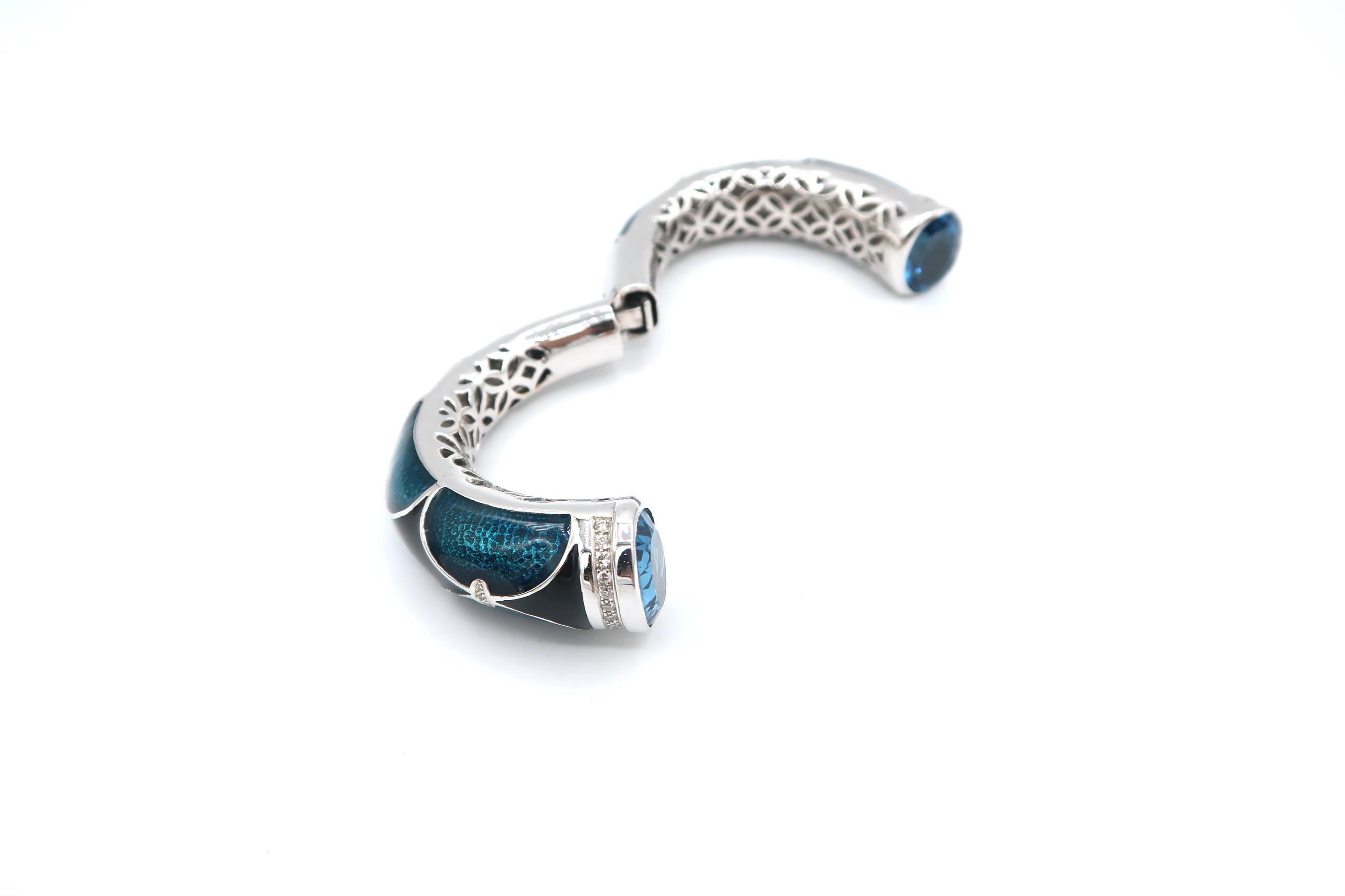 Blue Black Enameled, 25.07 Carat Blue Topaz, and Diamond 18K Gold Clamper Bangle For Sale 3