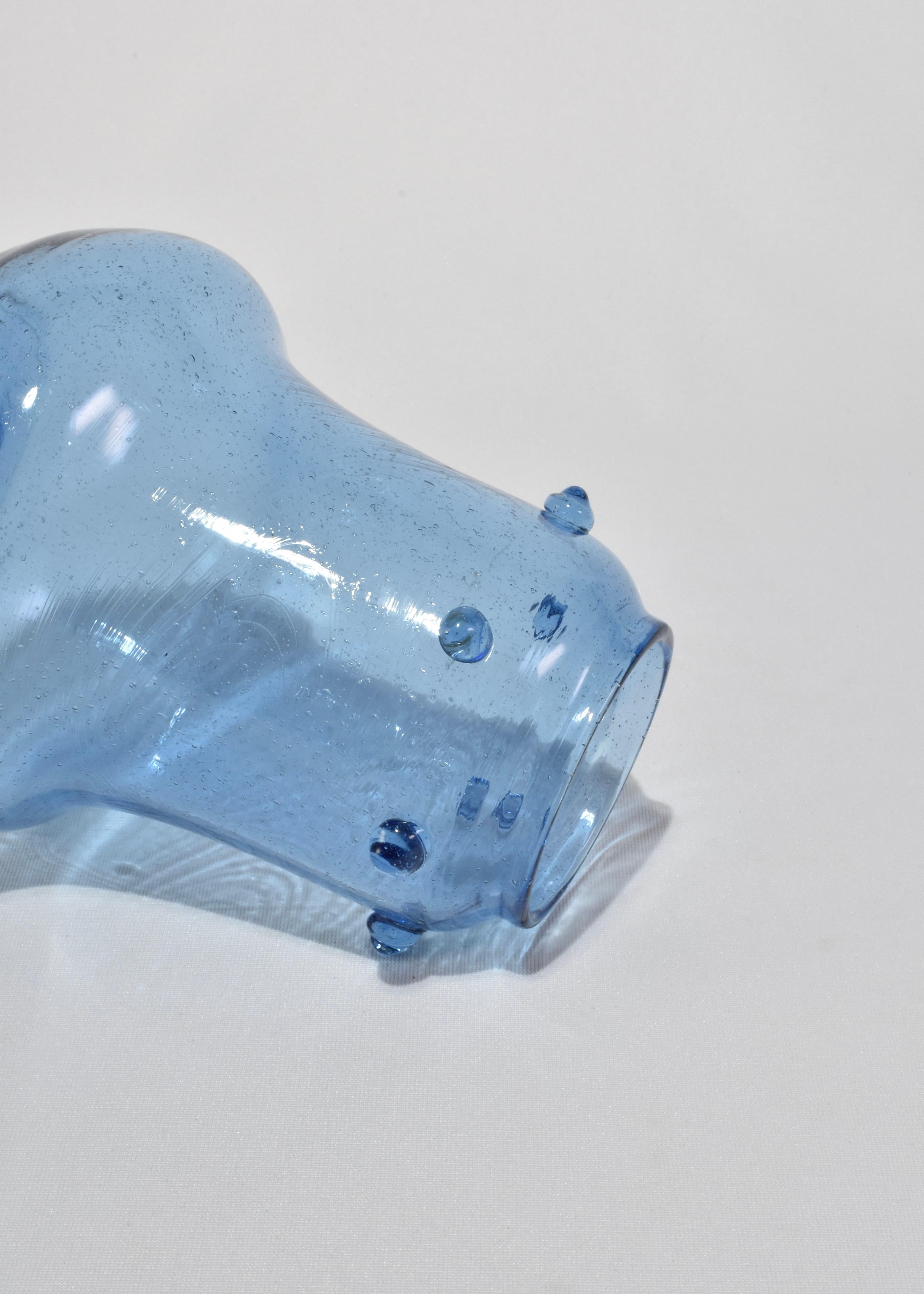 Fatto a mano Vaso di vetro soffiato blu in vendita