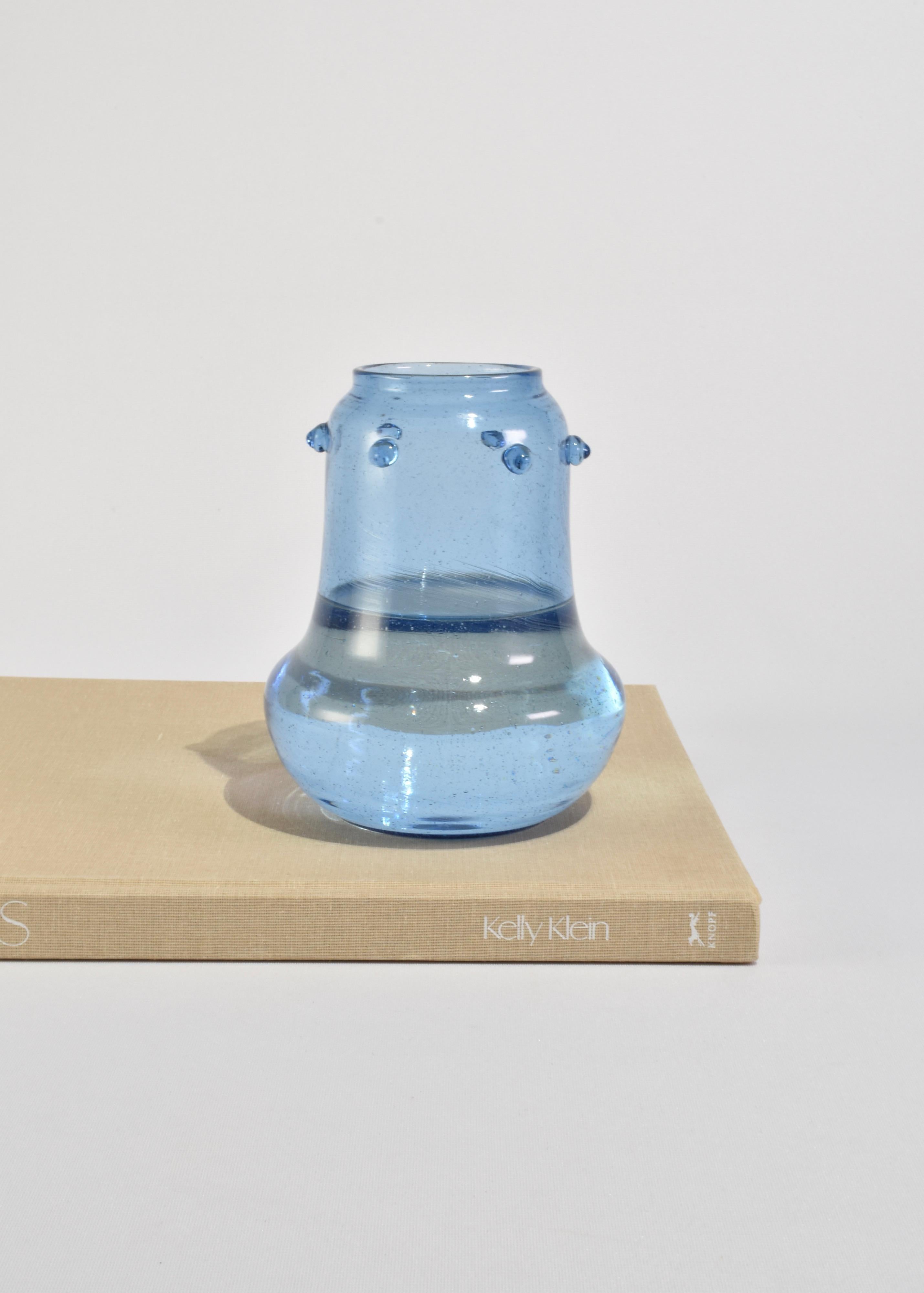 XX secolo Vaso di vetro soffiato blu in vendita