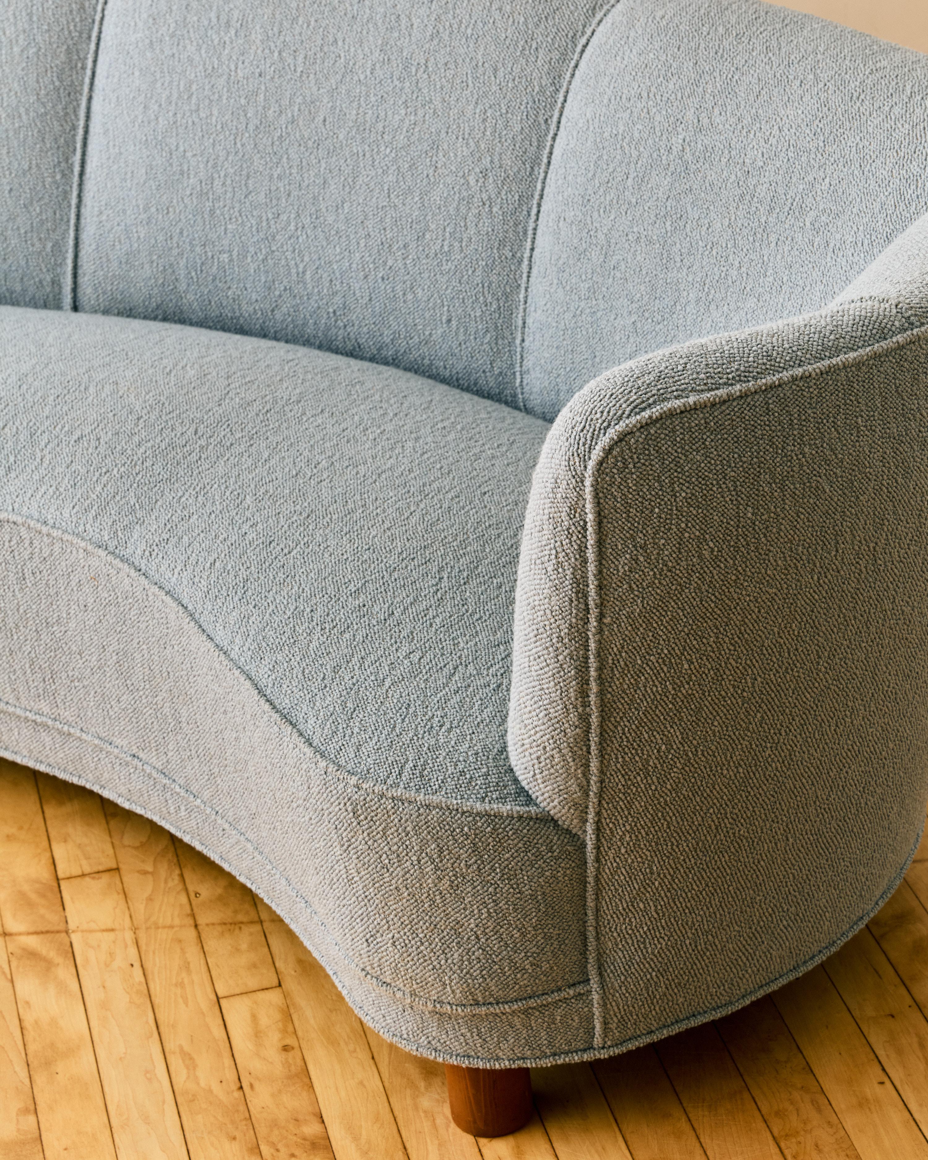 Bouclé Causeuse danoise Boucle bleue en vente