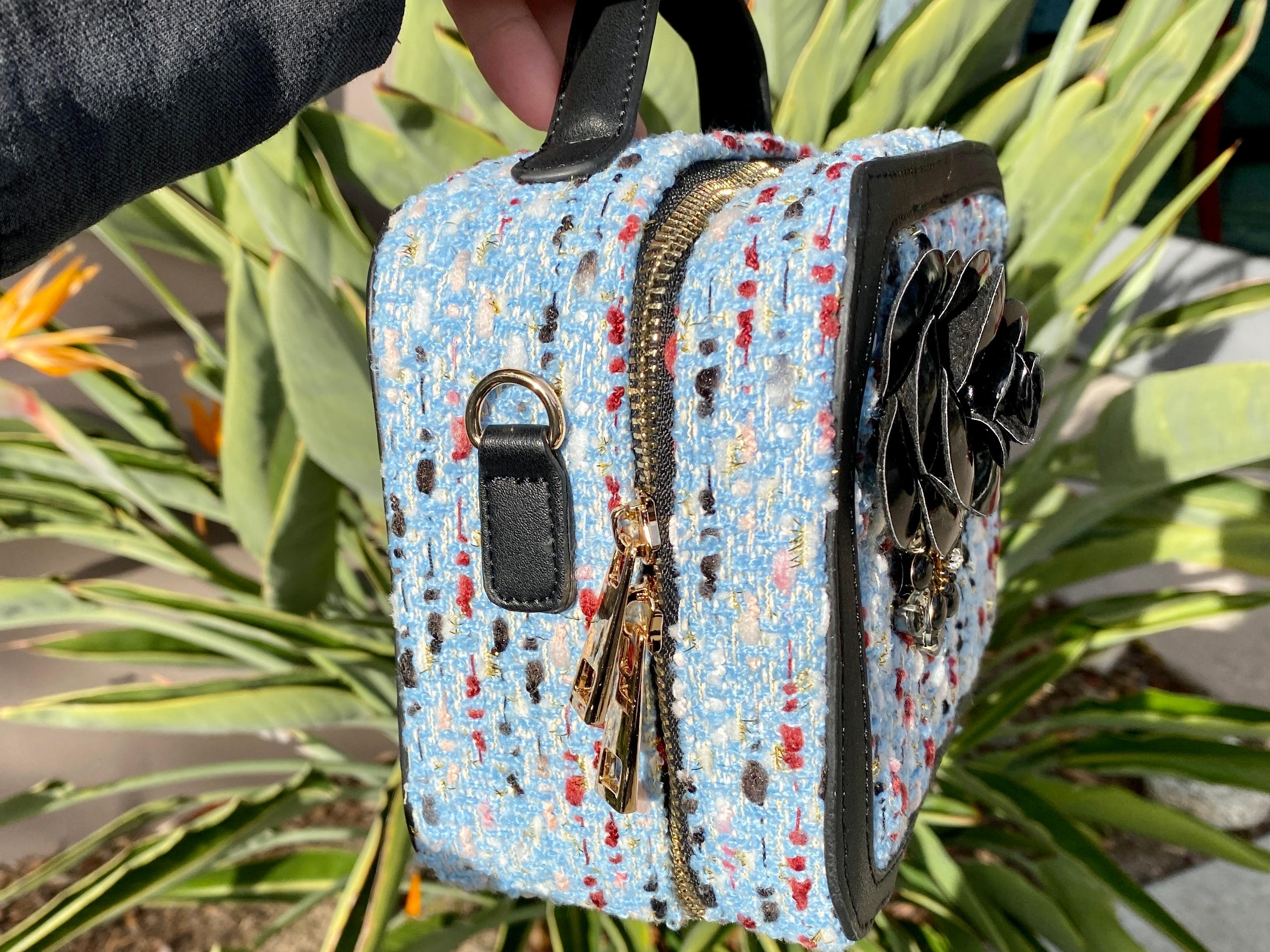 Blue Bouquet Woven Crossbody Bag  In New Condition For Sale In Carlsbad, CA