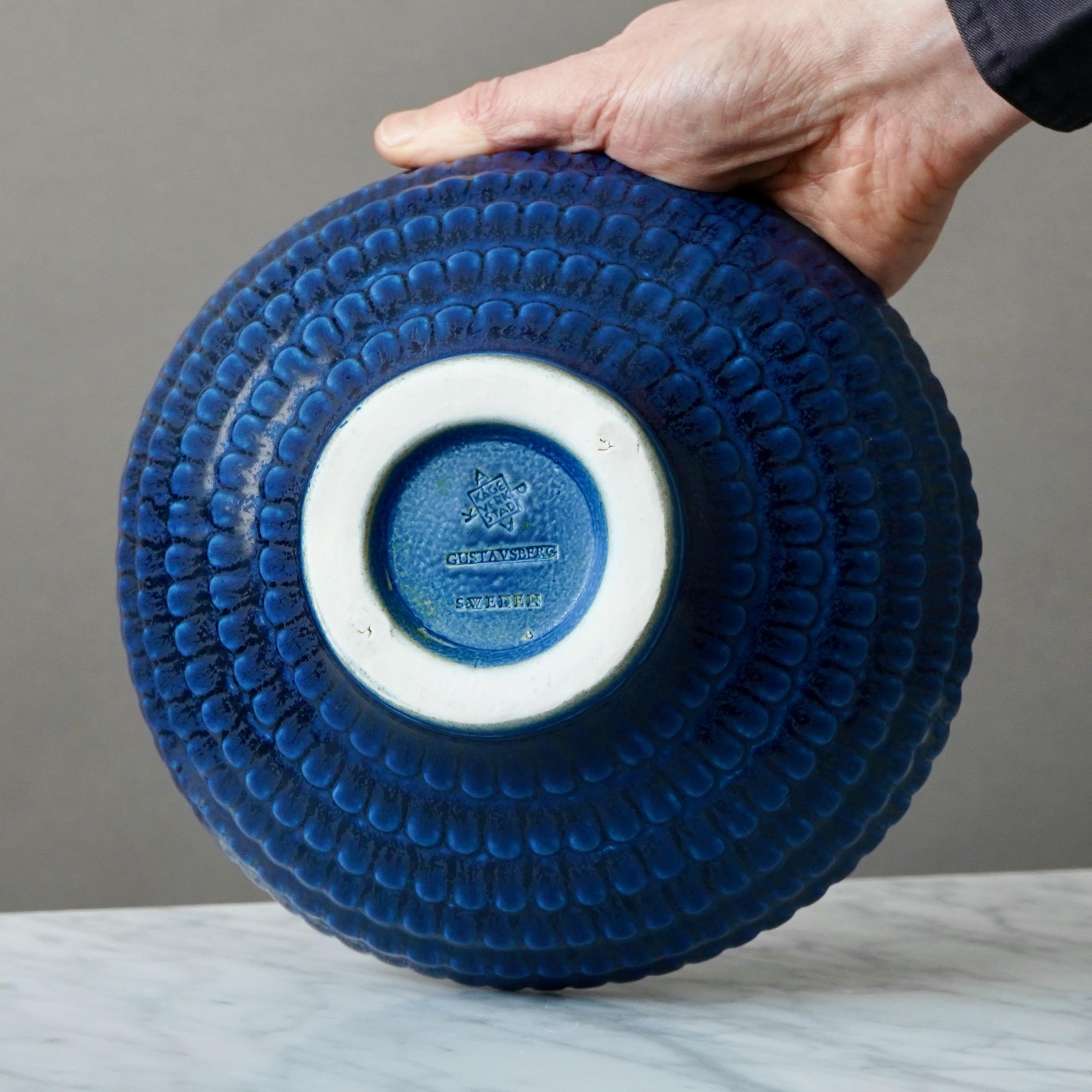 Smaltato Ciotola blu di Wilhelm Kage per Gustavsberg Studio, Svezia, anni '50 in vendita