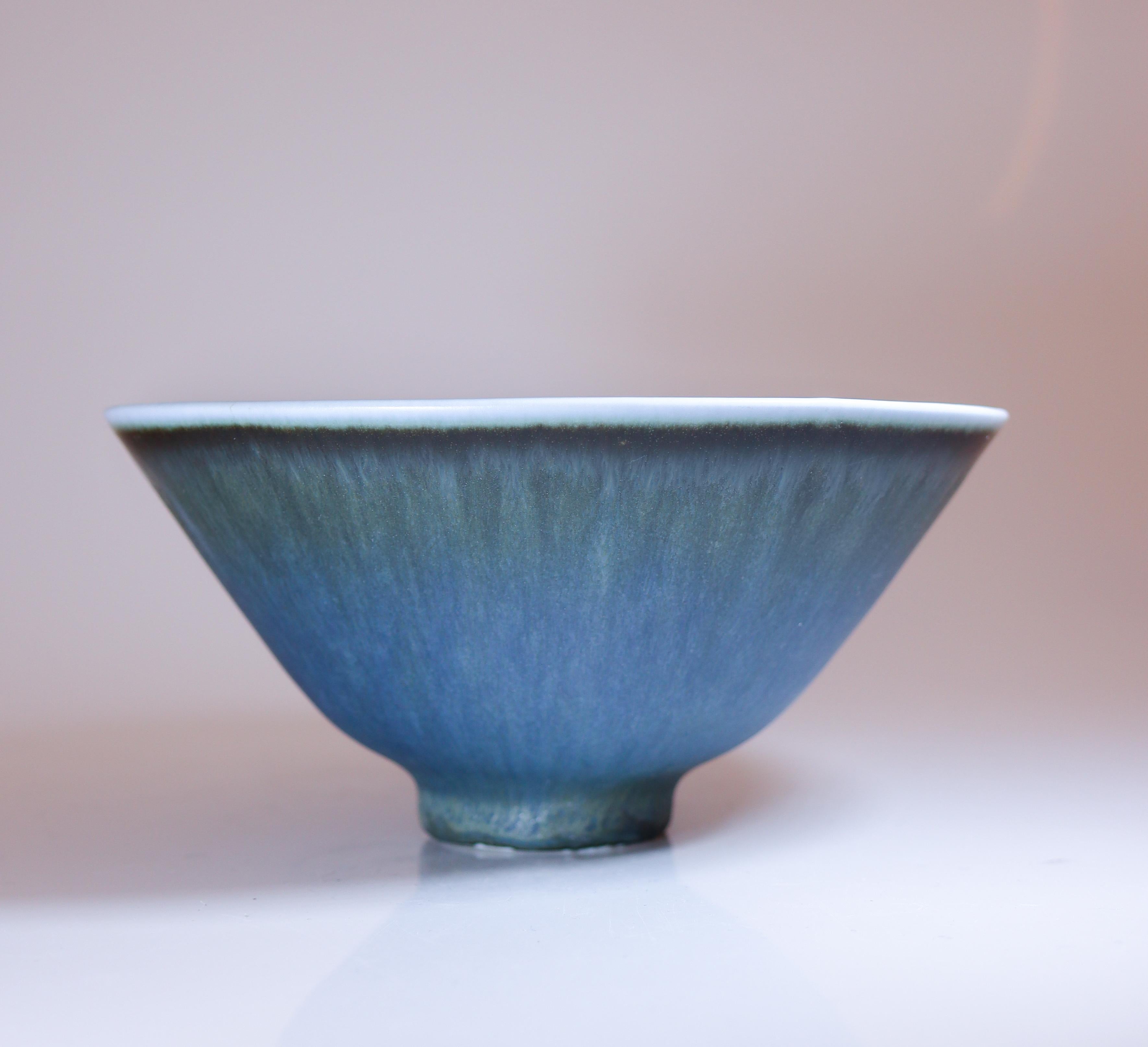 Blue Bowl Carl-Harry Stålhane Rörstrand  - Skandinavisch Mitte 20. Jahrhundert (Schwedisch) im Angebot
