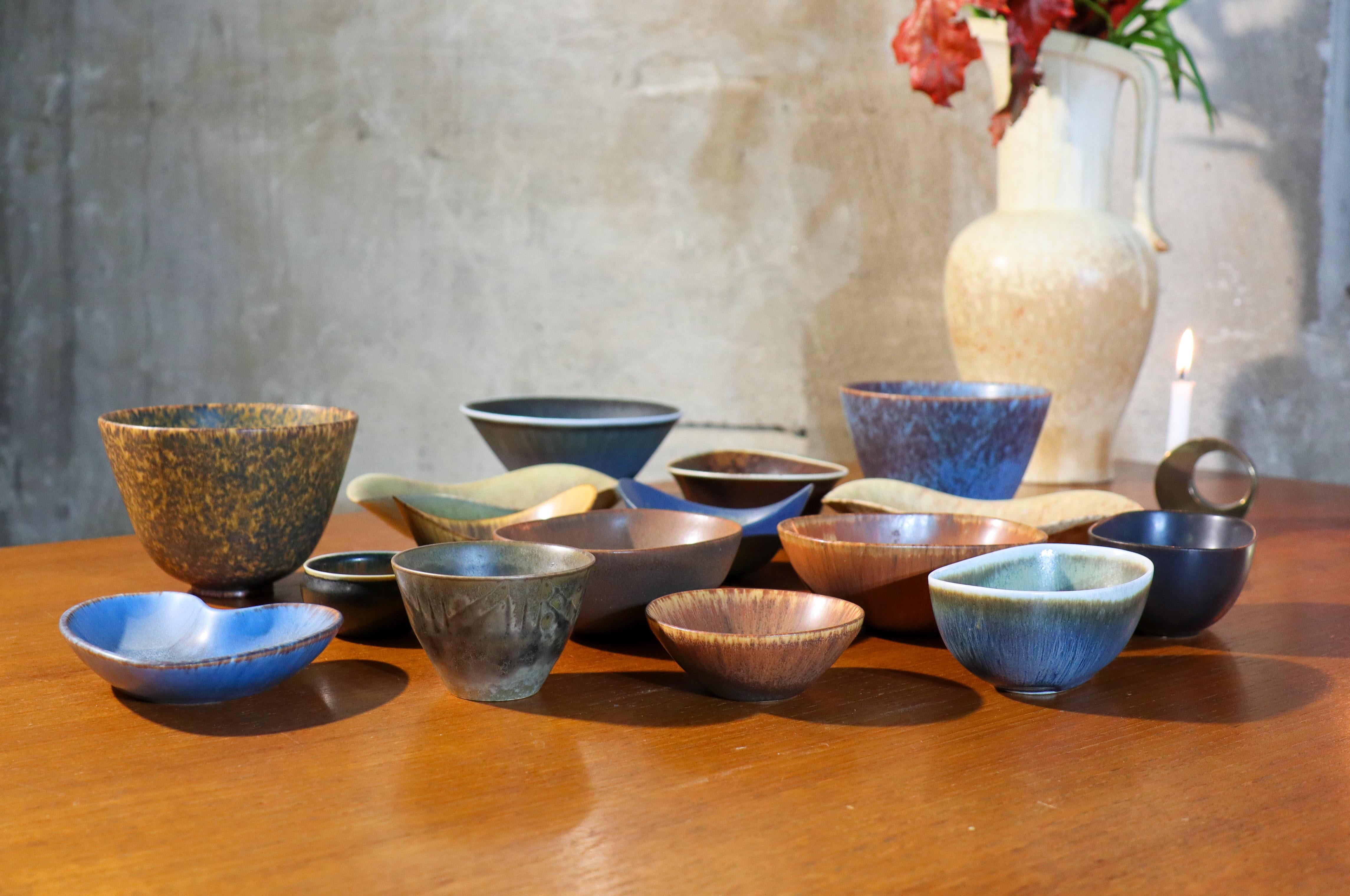 Svedese Ciotola blu Carl-Harry Stålhane Rörstrand  - Scandinavo Metà del XX secolo in vendita