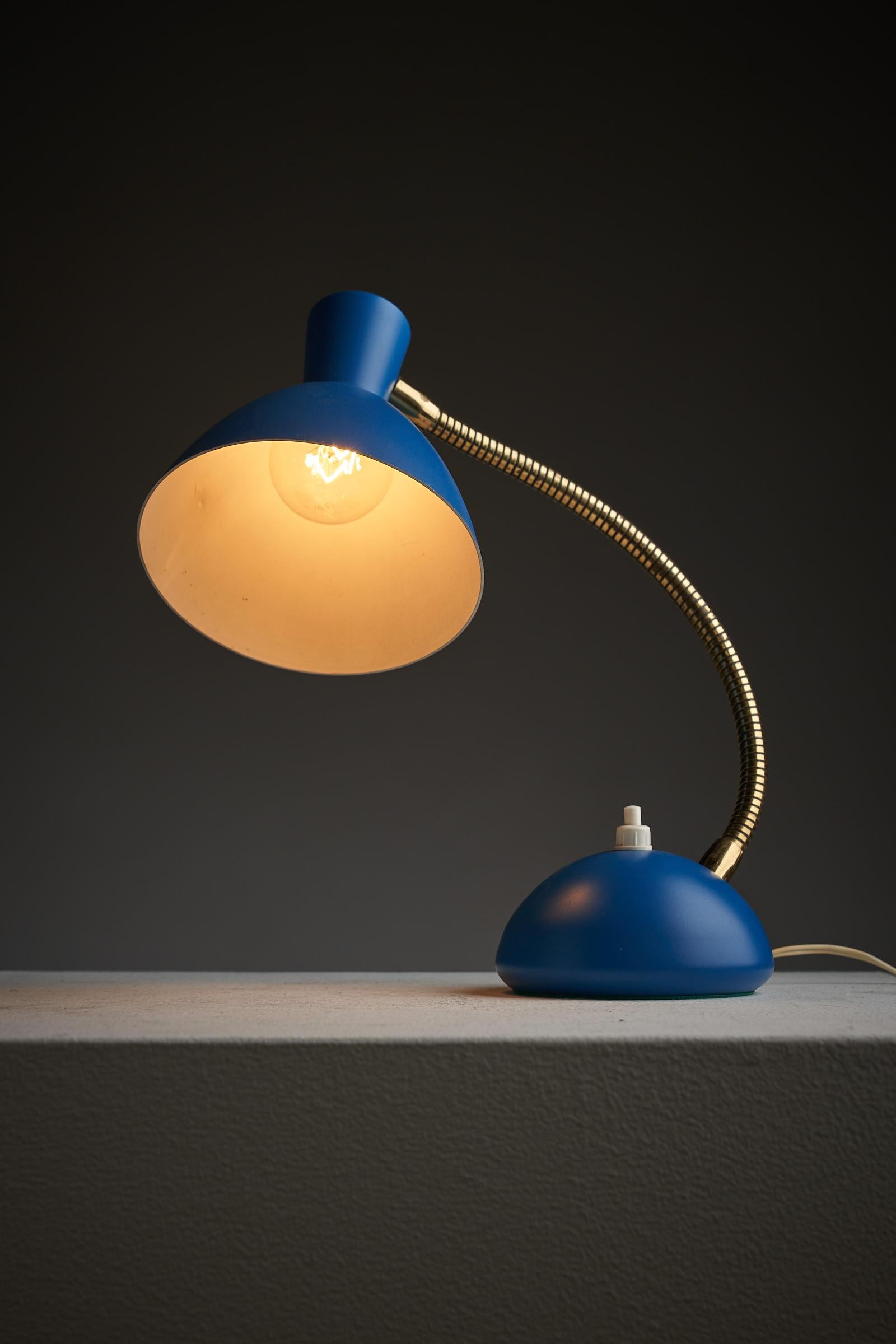 Lampe de table bleue et laiton d'Italie en vente 1