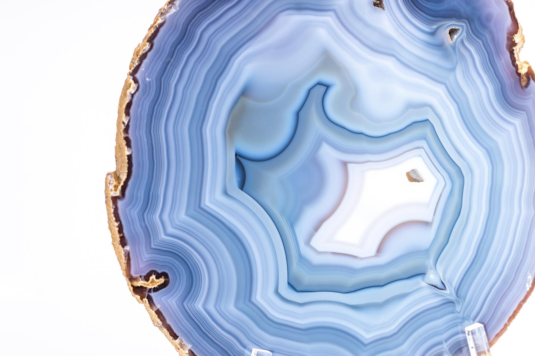 Blue Brazilian Circular Agate Slab with Crystals on a Custom Acrylic Stand In New Condition In Polanco, CDMX